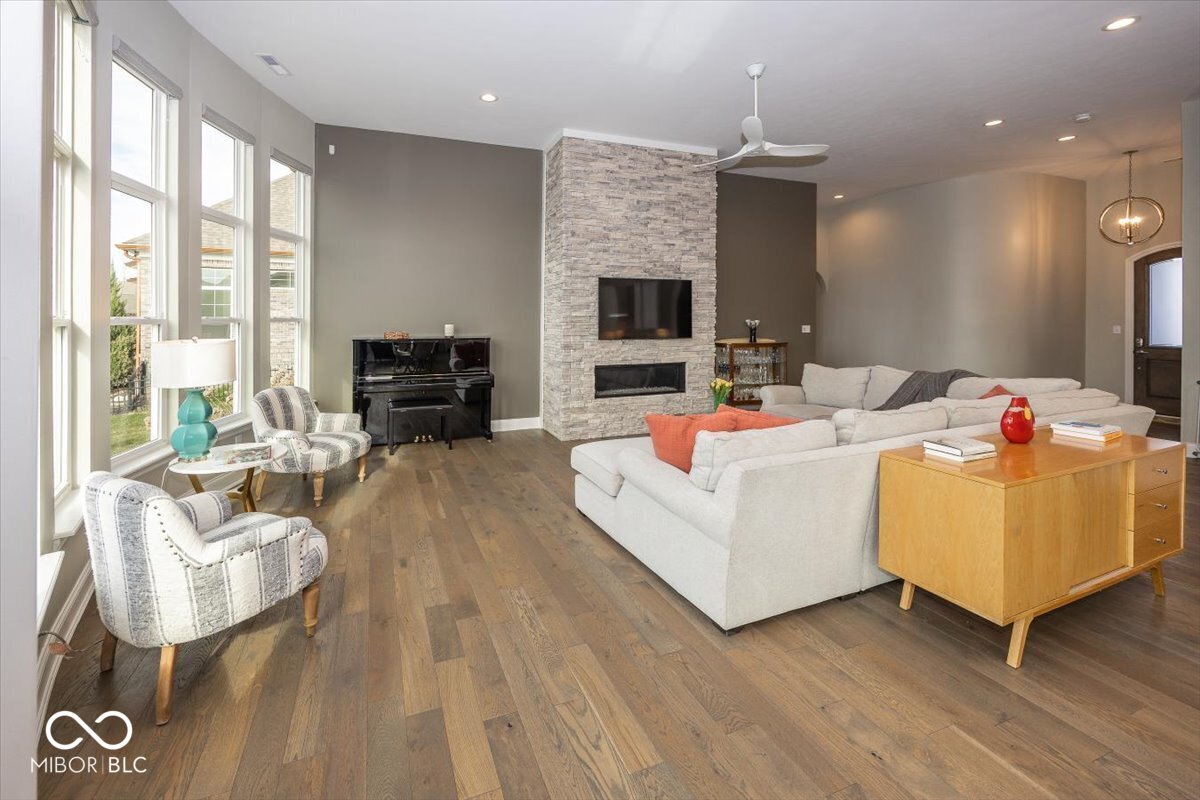 4305 Prairie Falcon Drive