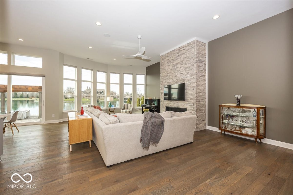 4305 Prairie Falcon Drive