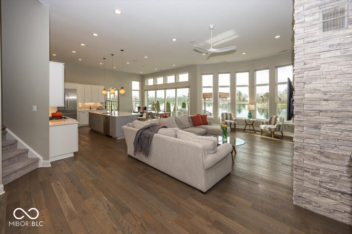 4305 Prairie Falcon Drive