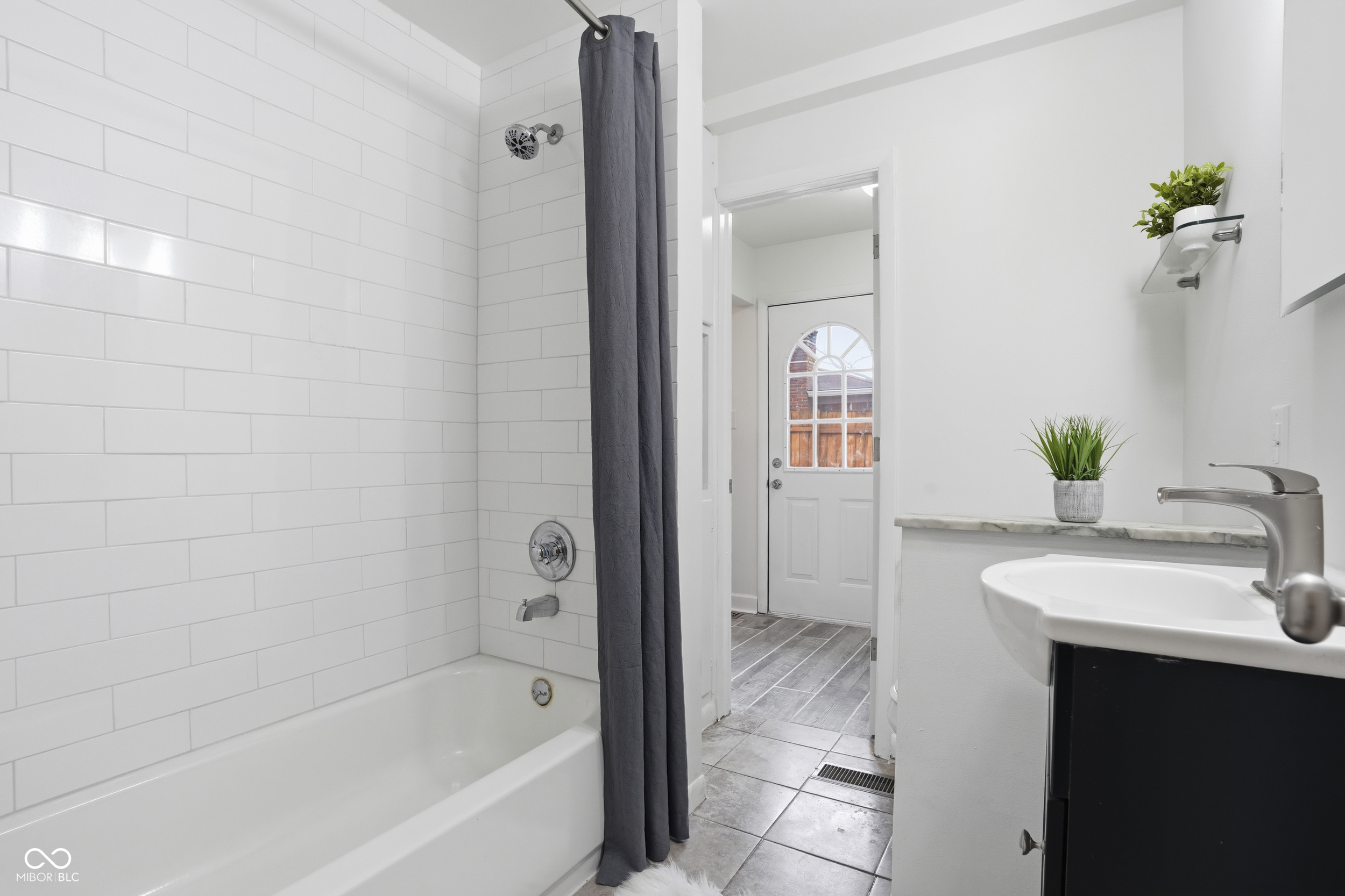 1208 W 79th Street