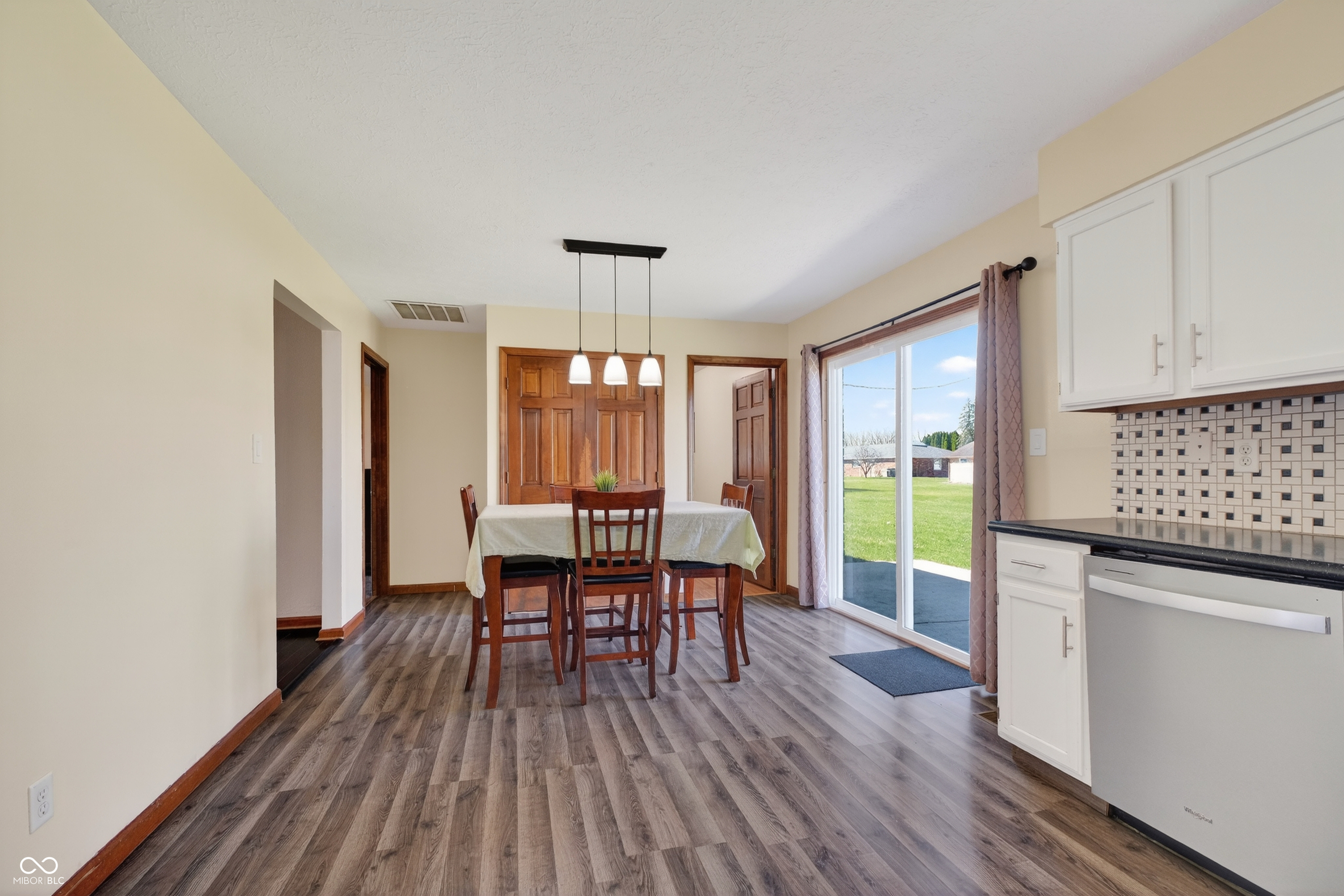 1111 S Rangeline Road