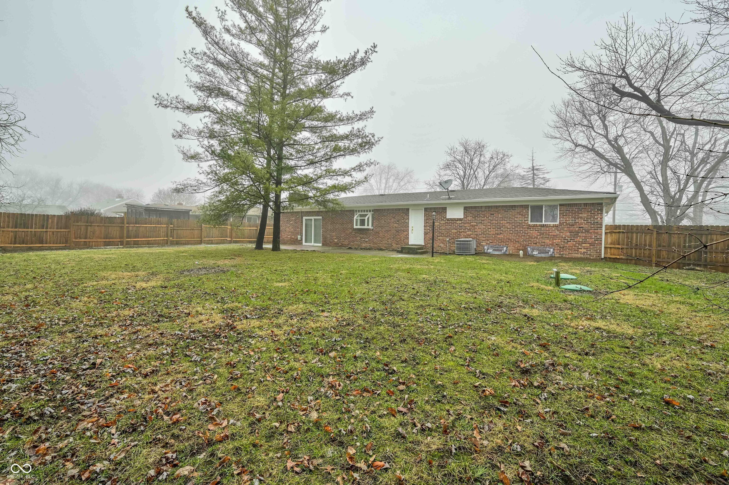 7527 E Raymond Street