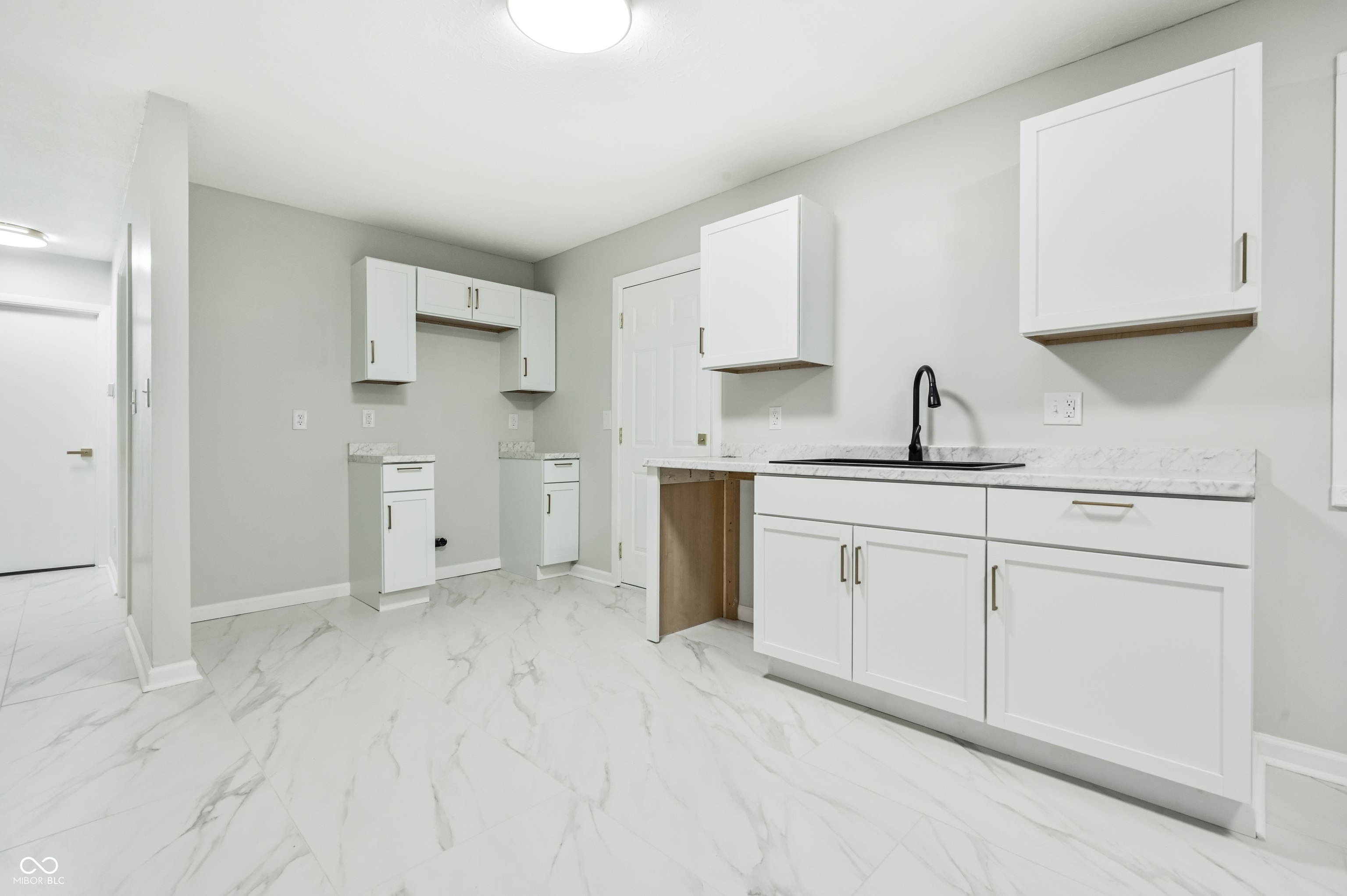 7527 E Raymond Street