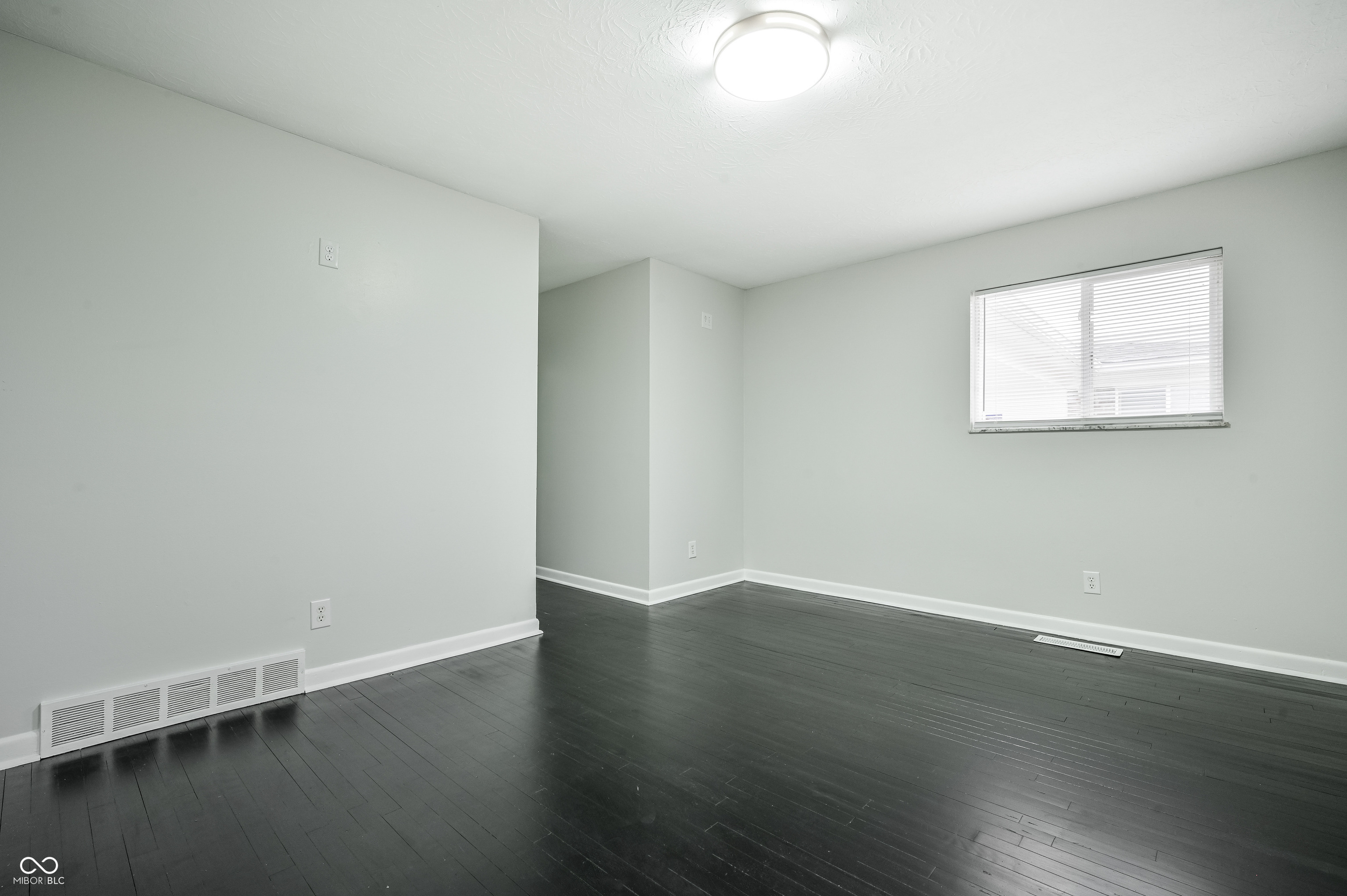 7527 E Raymond Street