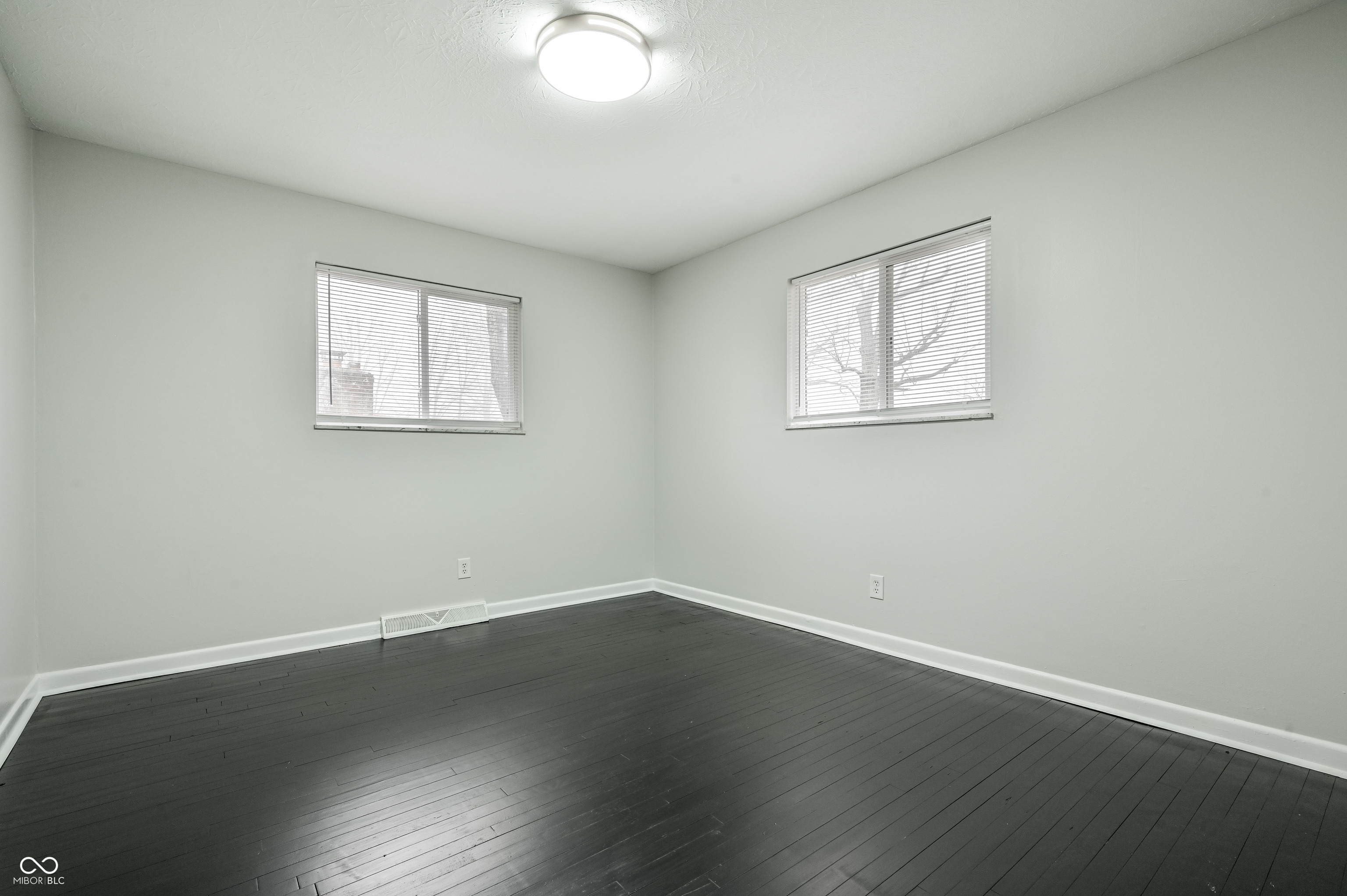 7527 E Raymond Street