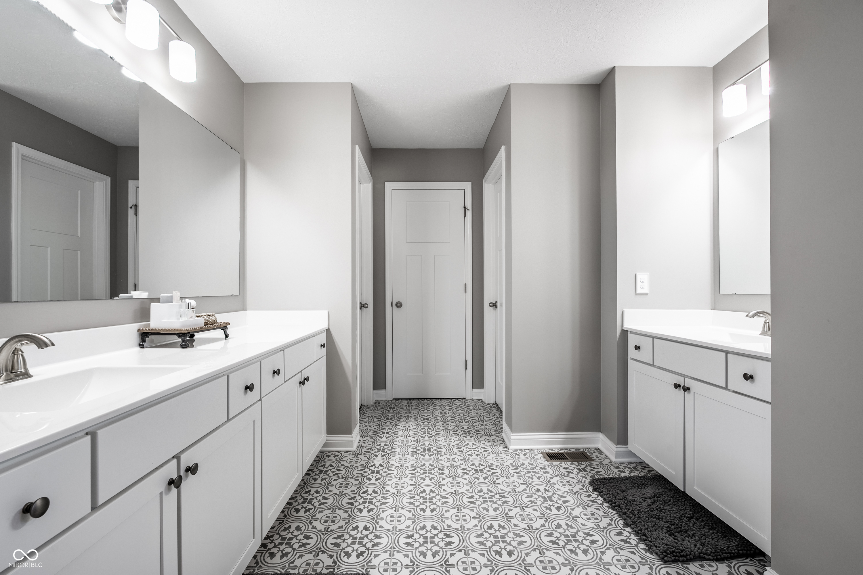 15802 Turntable Court