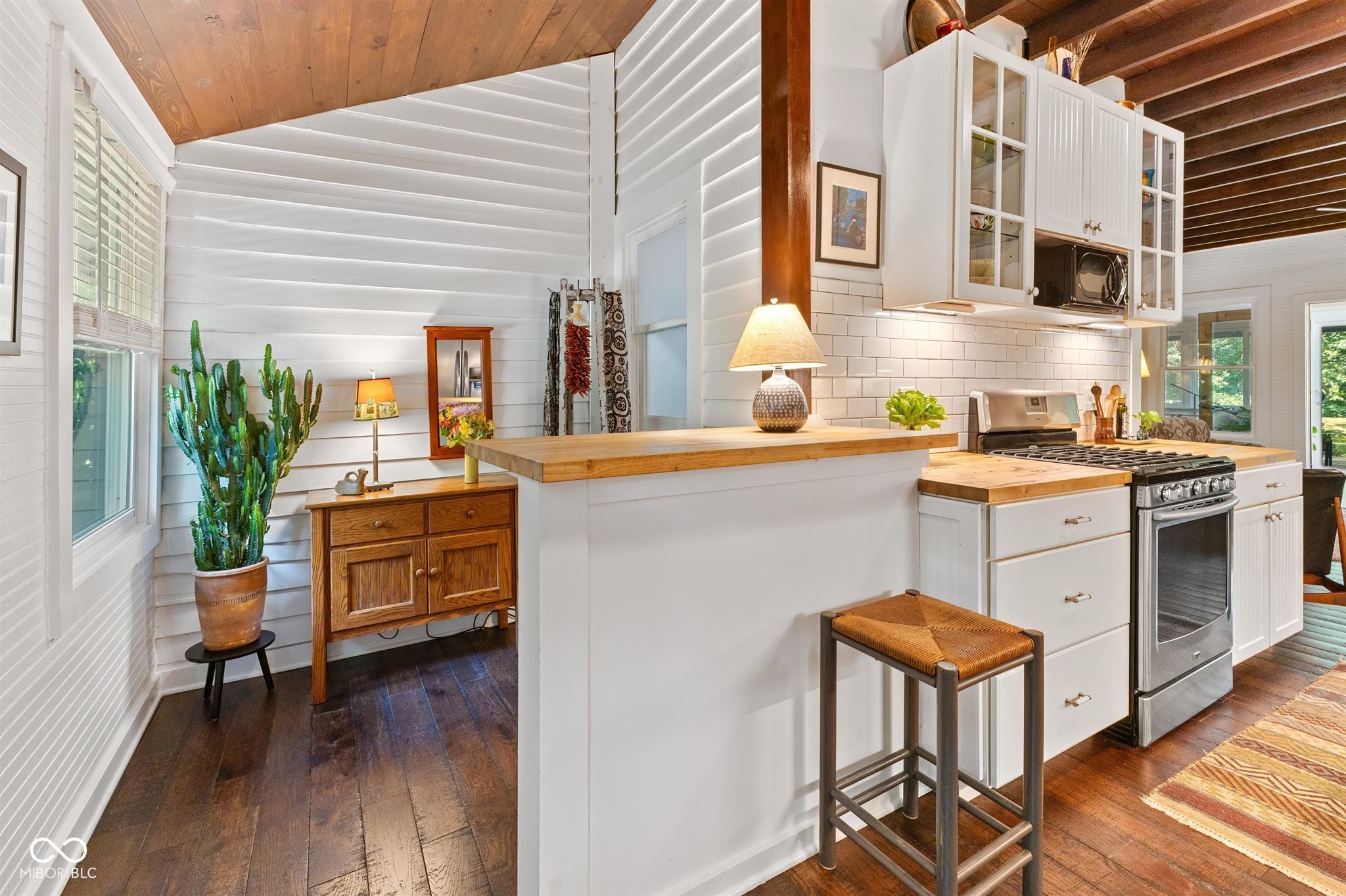 820 W 54th Street
