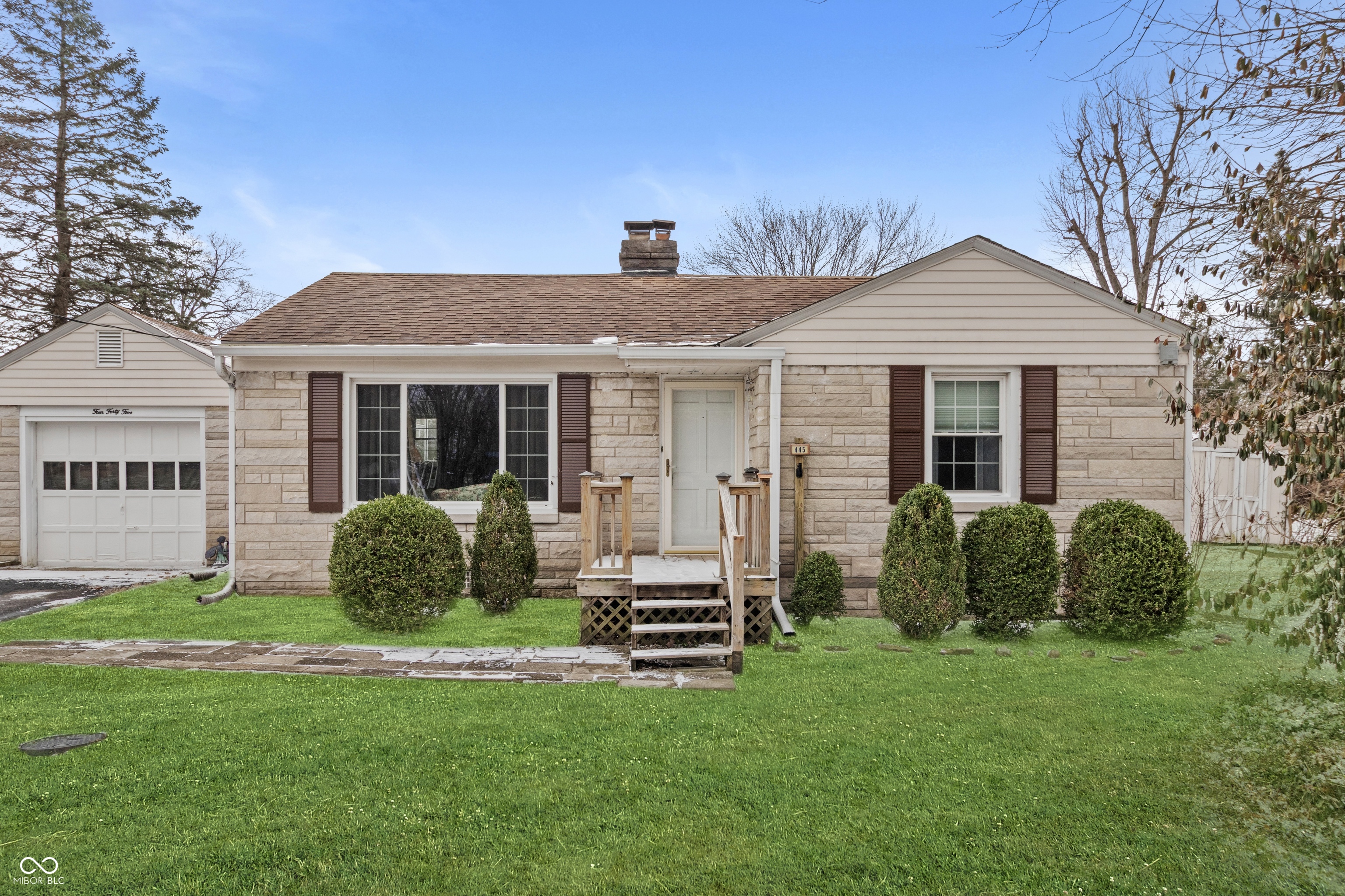 445 N Valley Lane