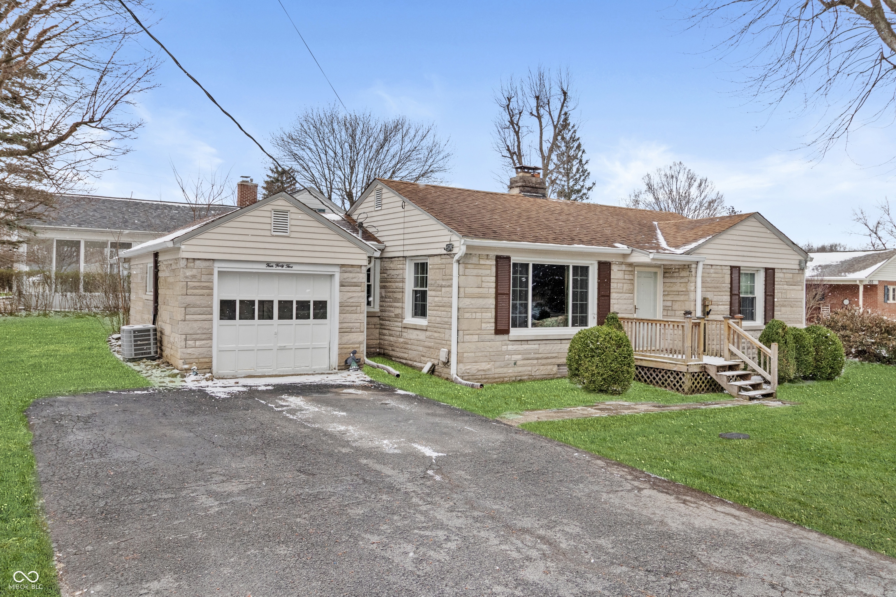 445 N Valley Lane