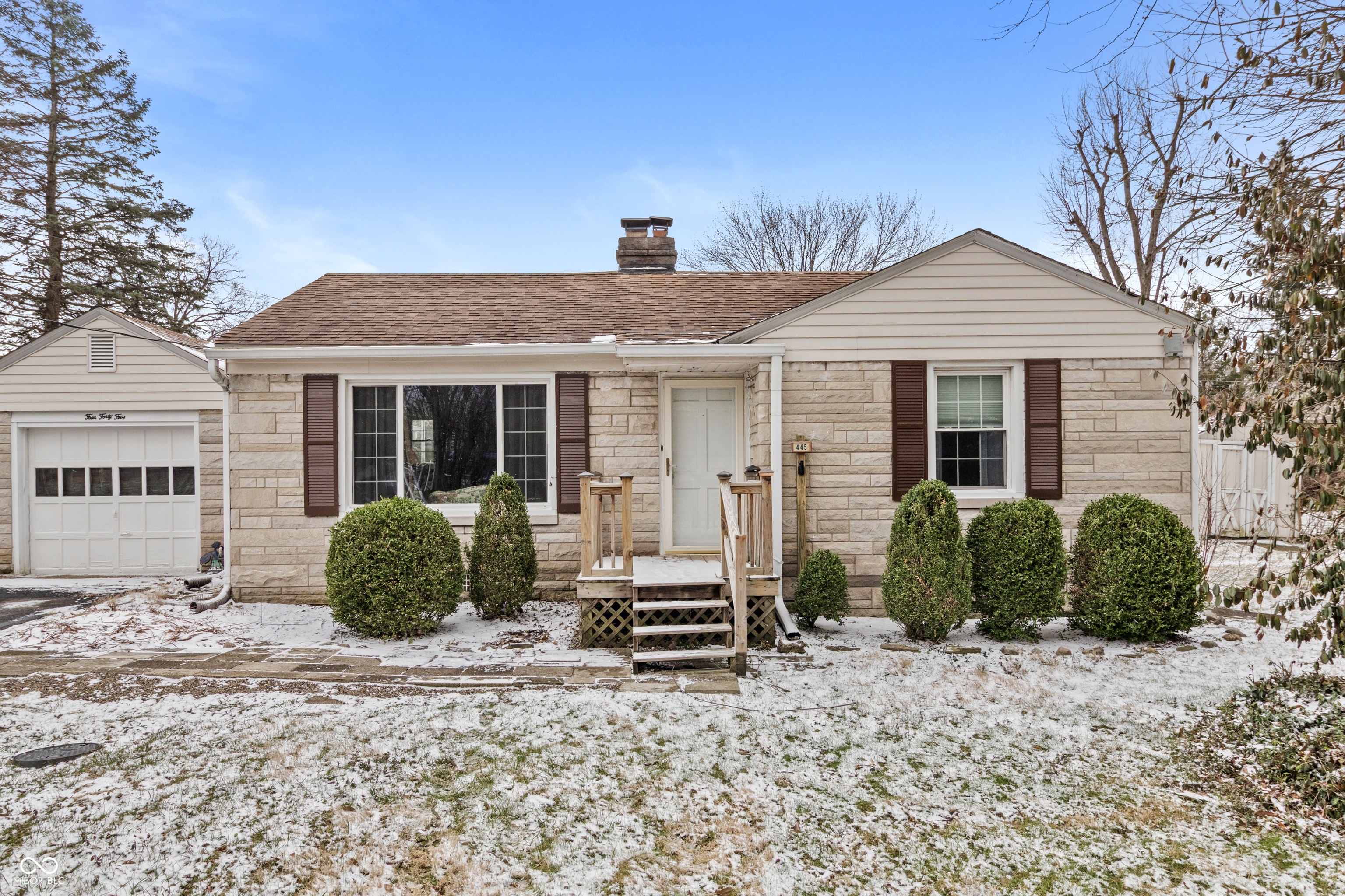445 N Valley Lane