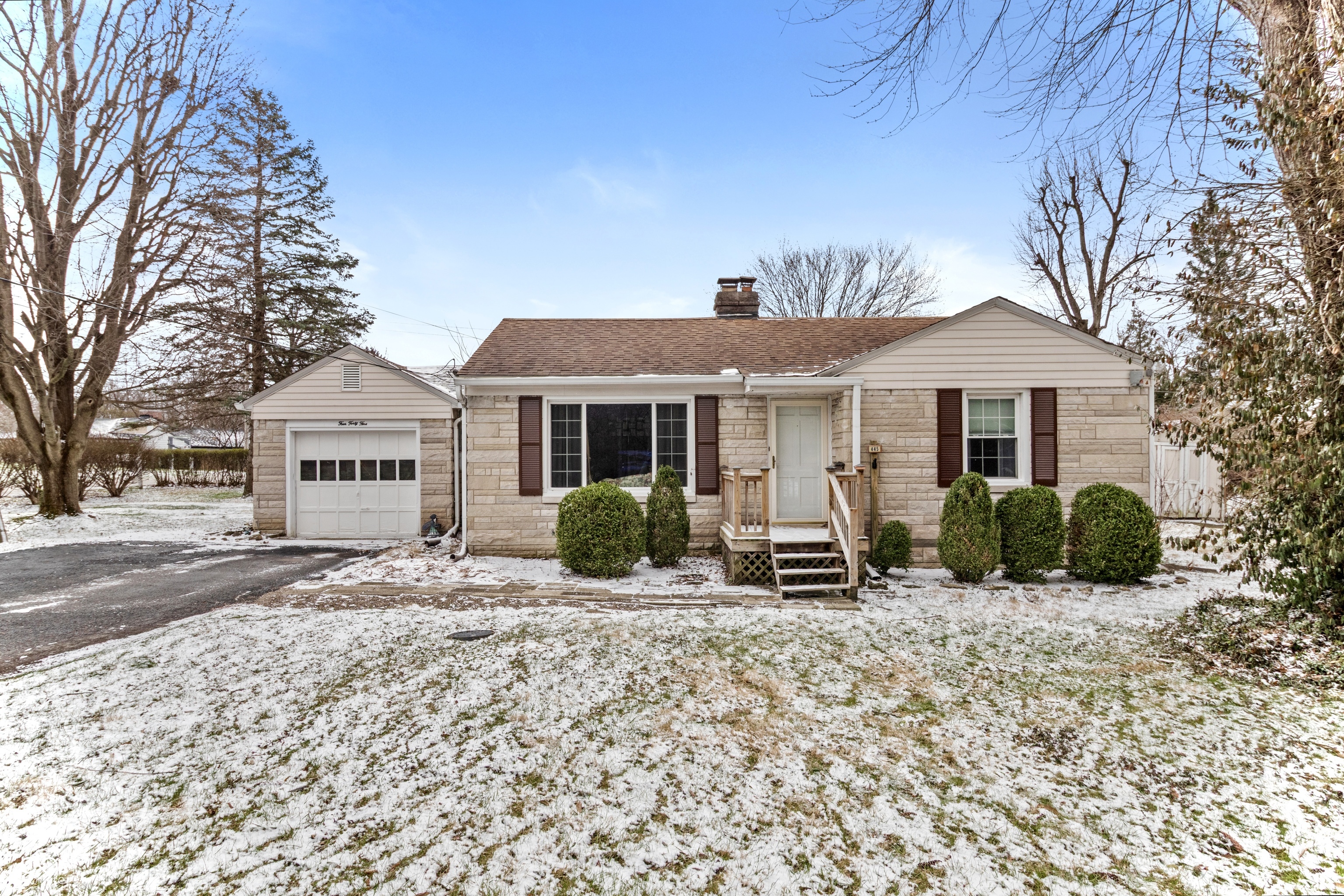 445 N Valley Lane