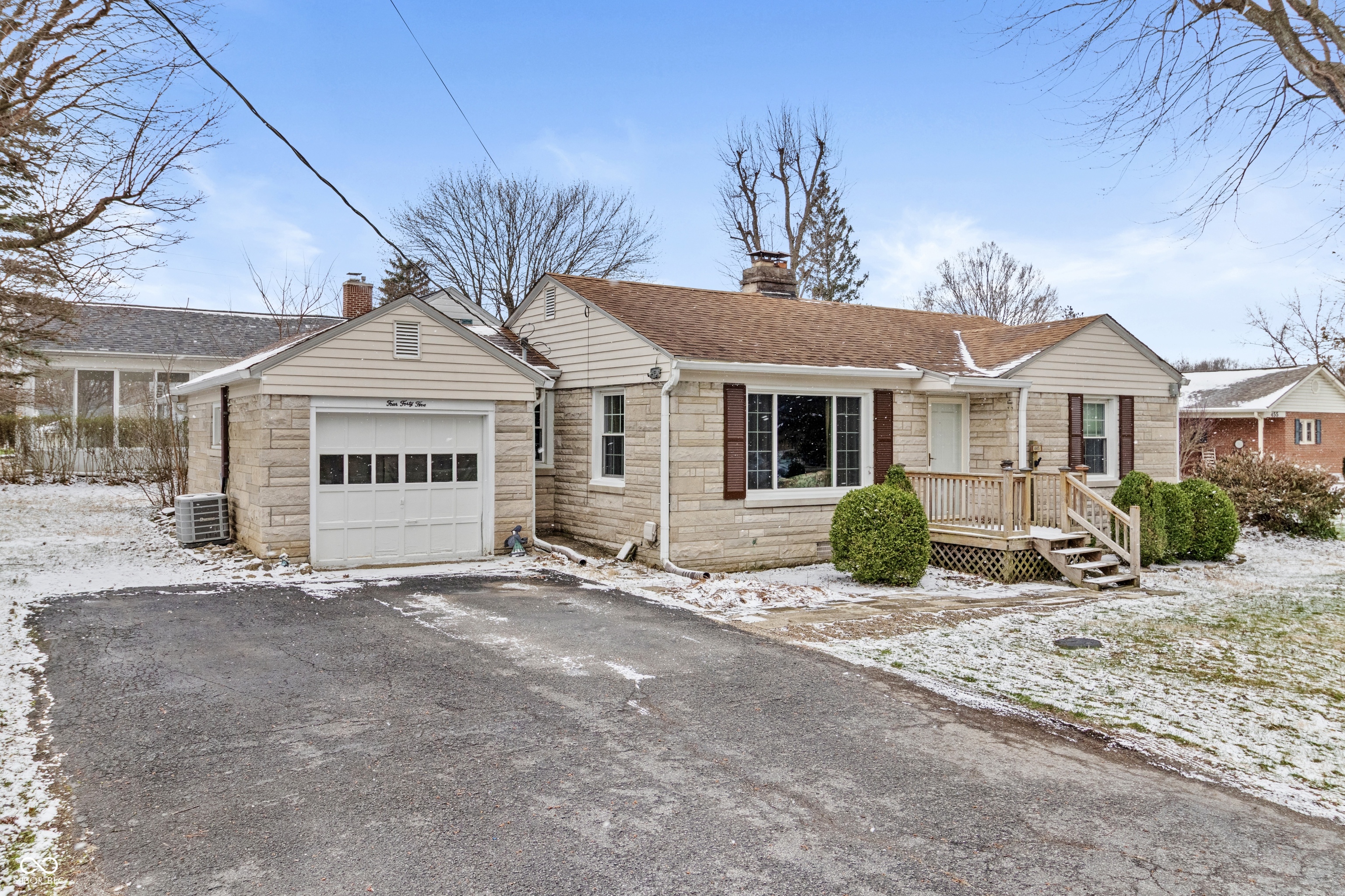 445 N Valley Lane