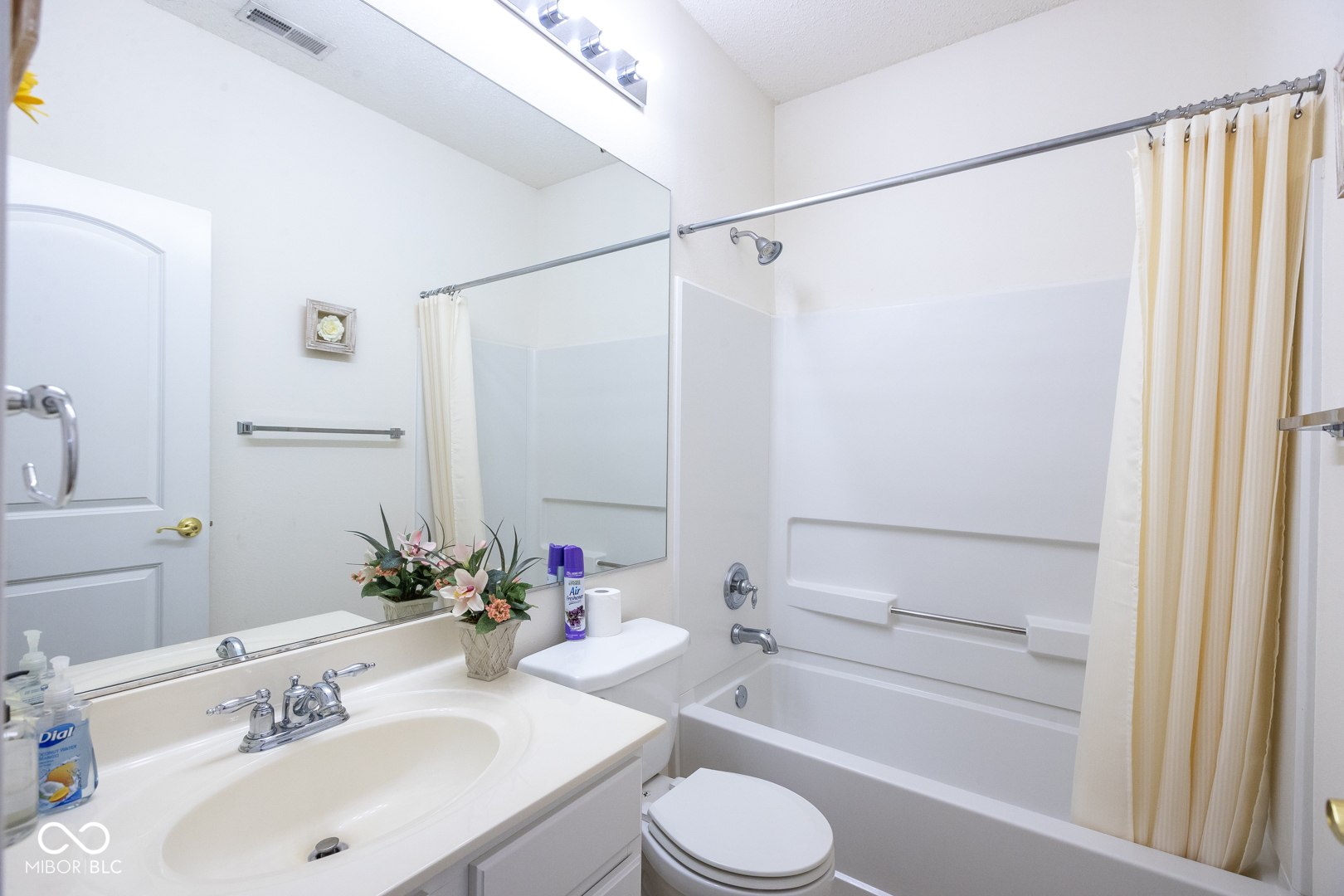 1085 Sassafras Trail