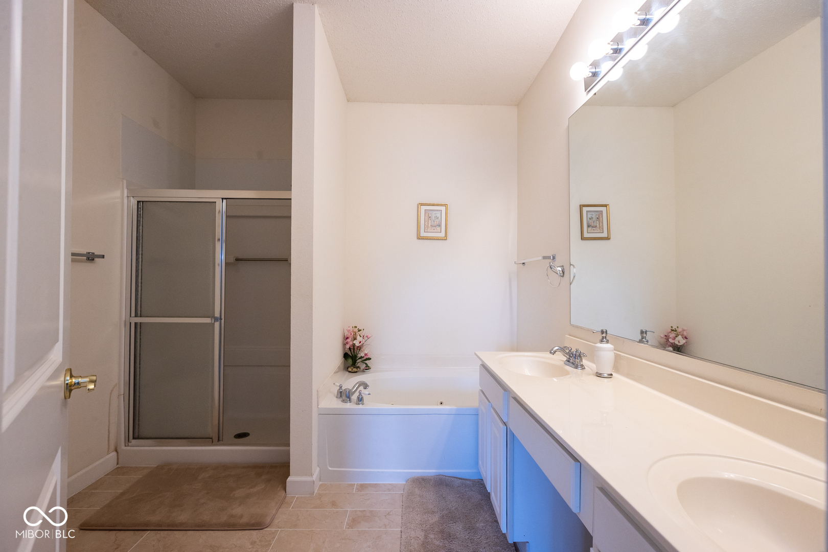 1085 Sassafras Trail