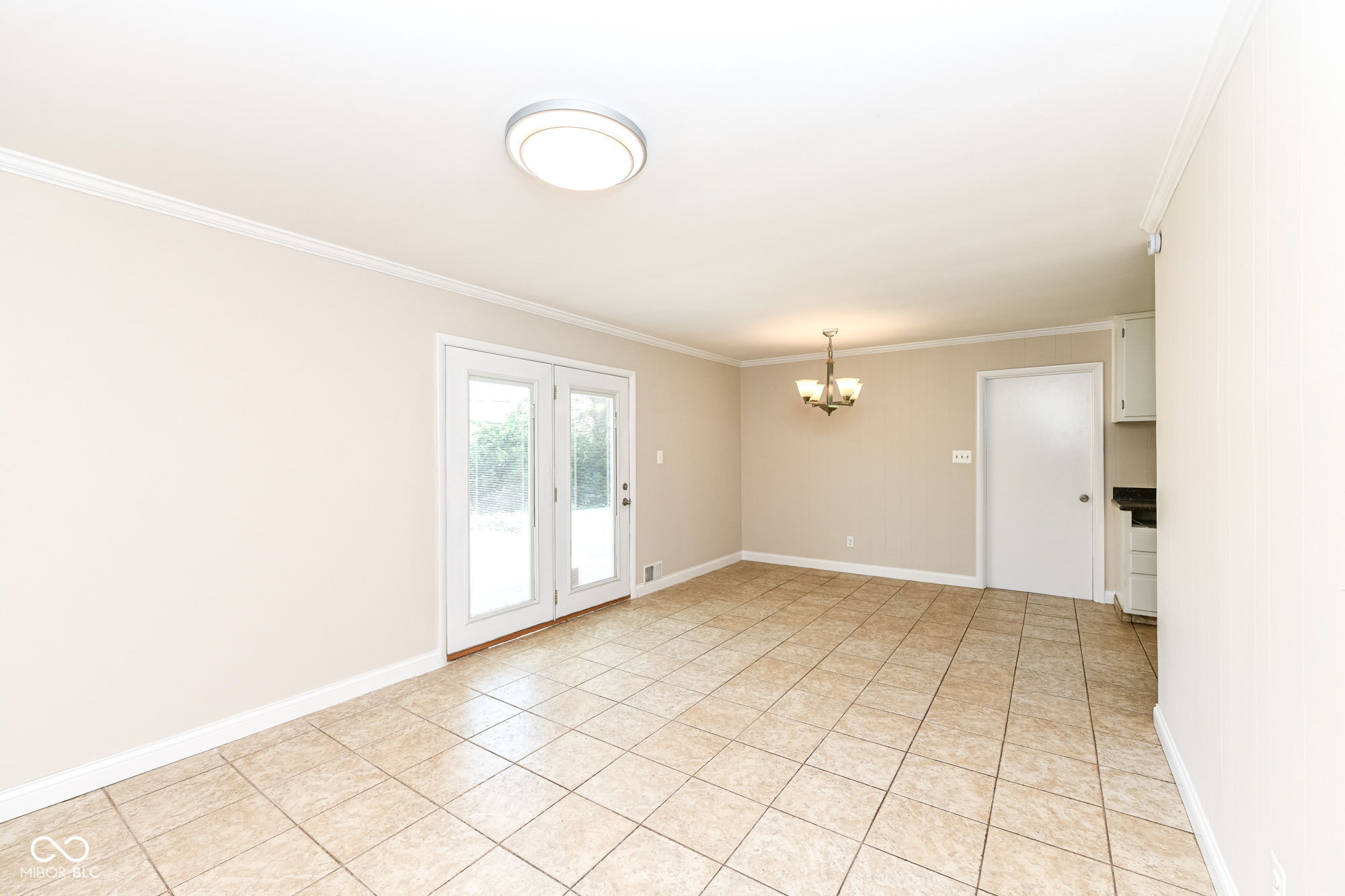 1526 Orchard Park Drive N