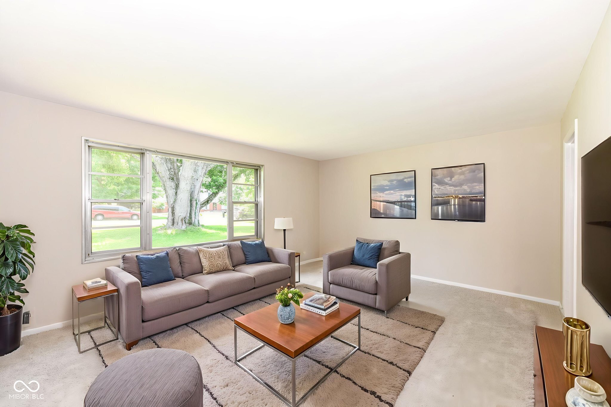 1526 Orchard Park Drive N