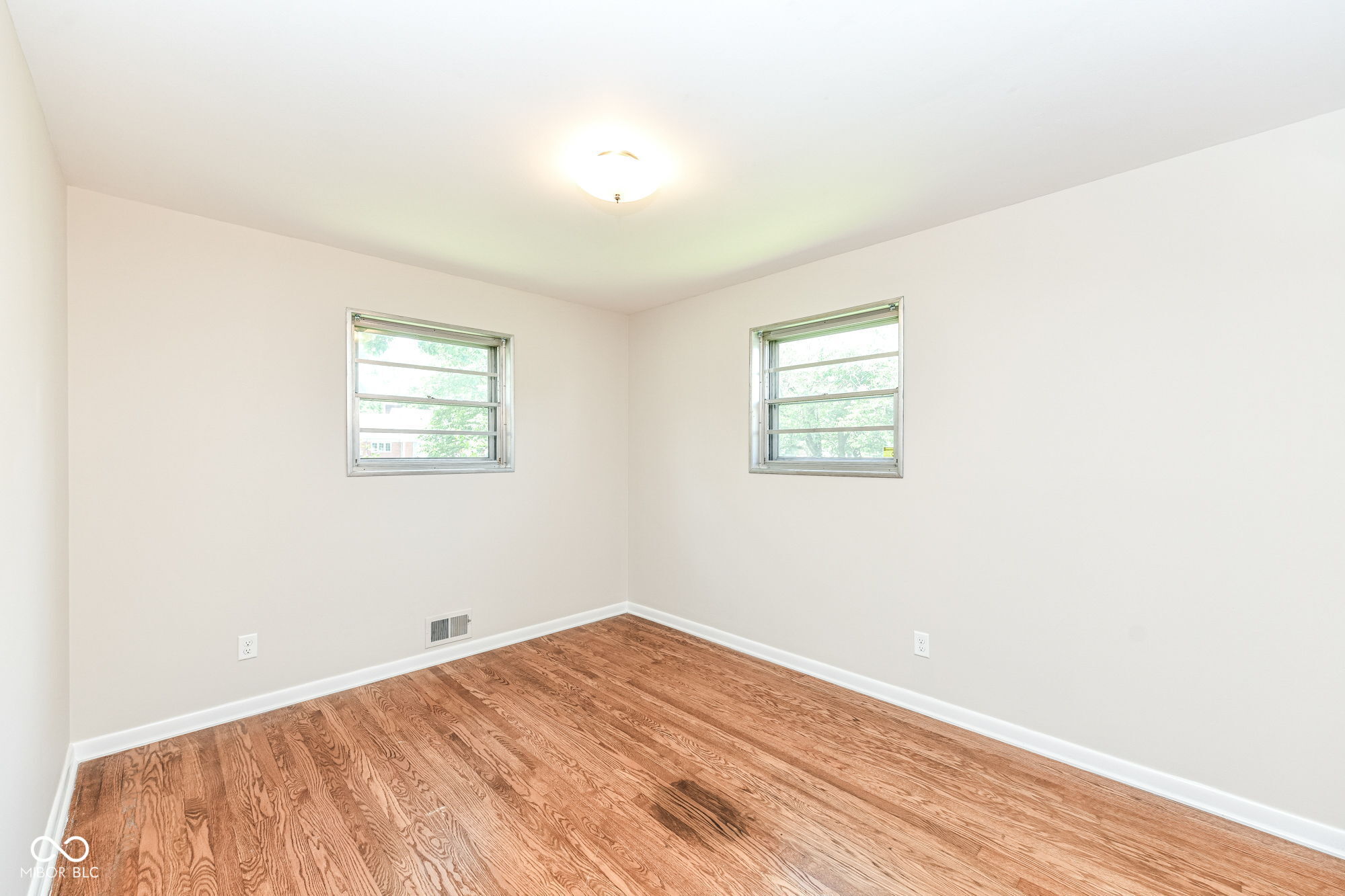 1526 Orchard Park Drive N