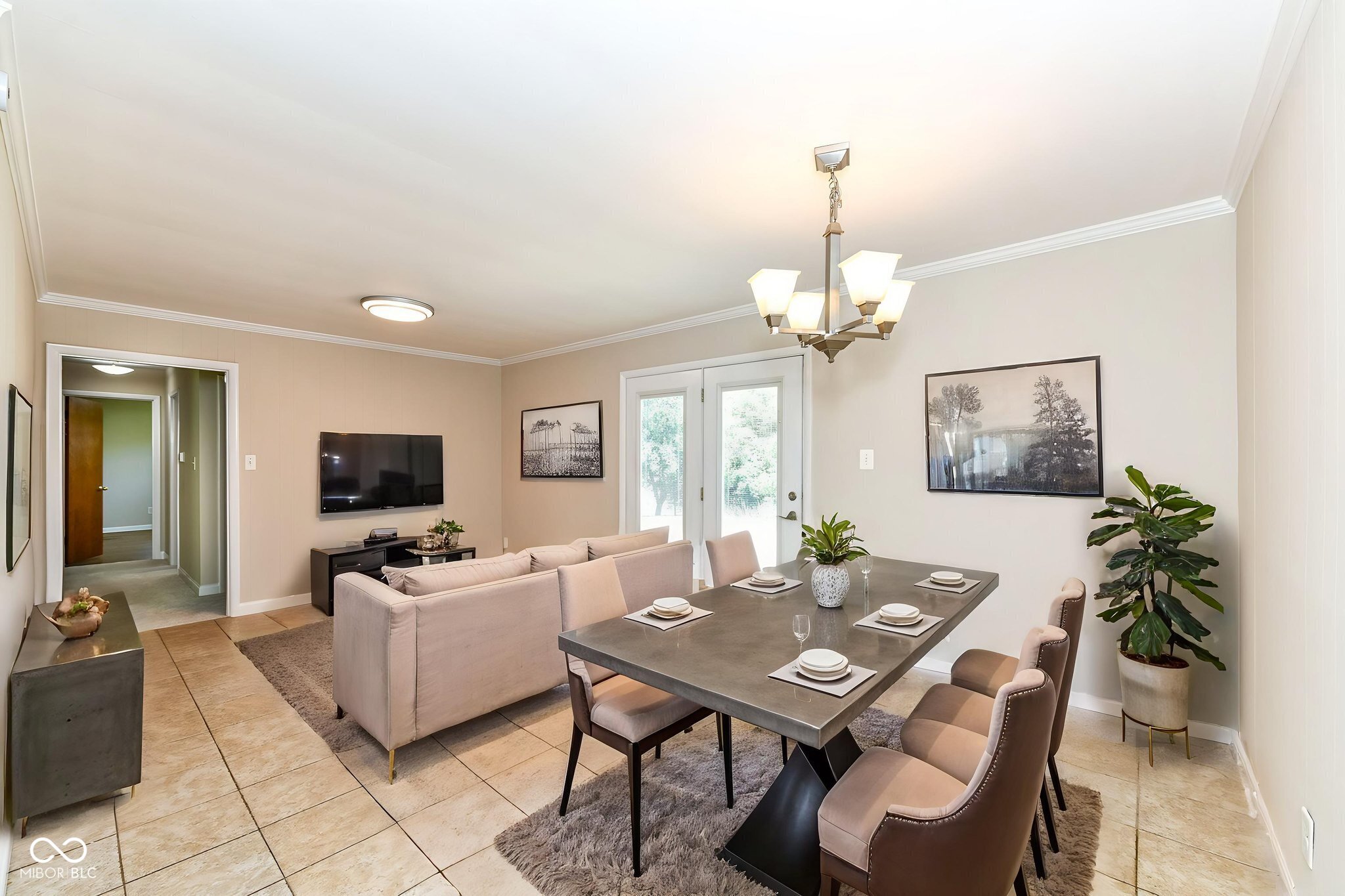 1526 Orchard Park Drive N
