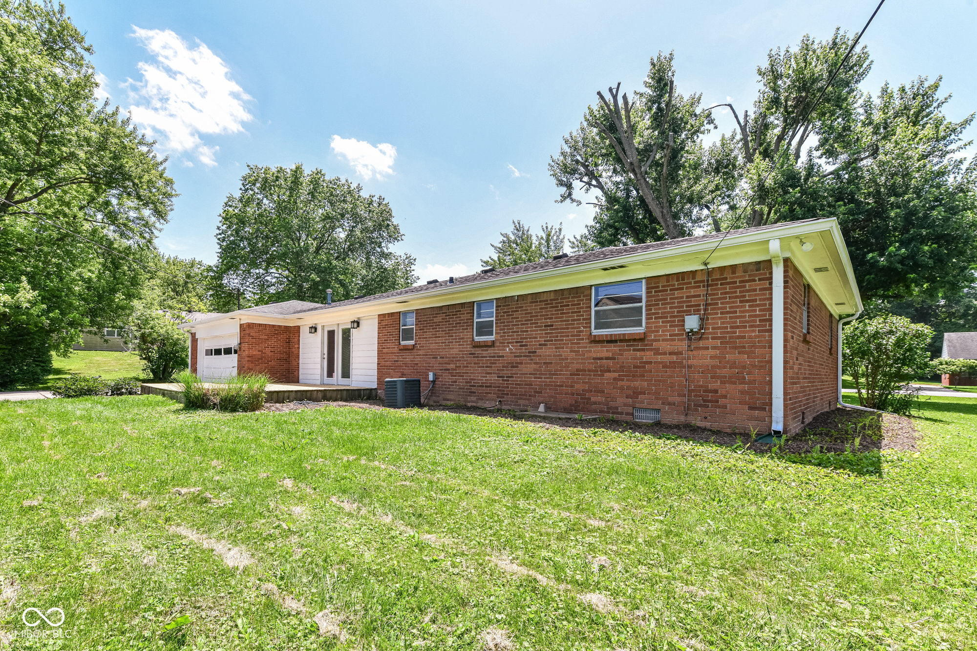 1526 Orchard Park Drive N