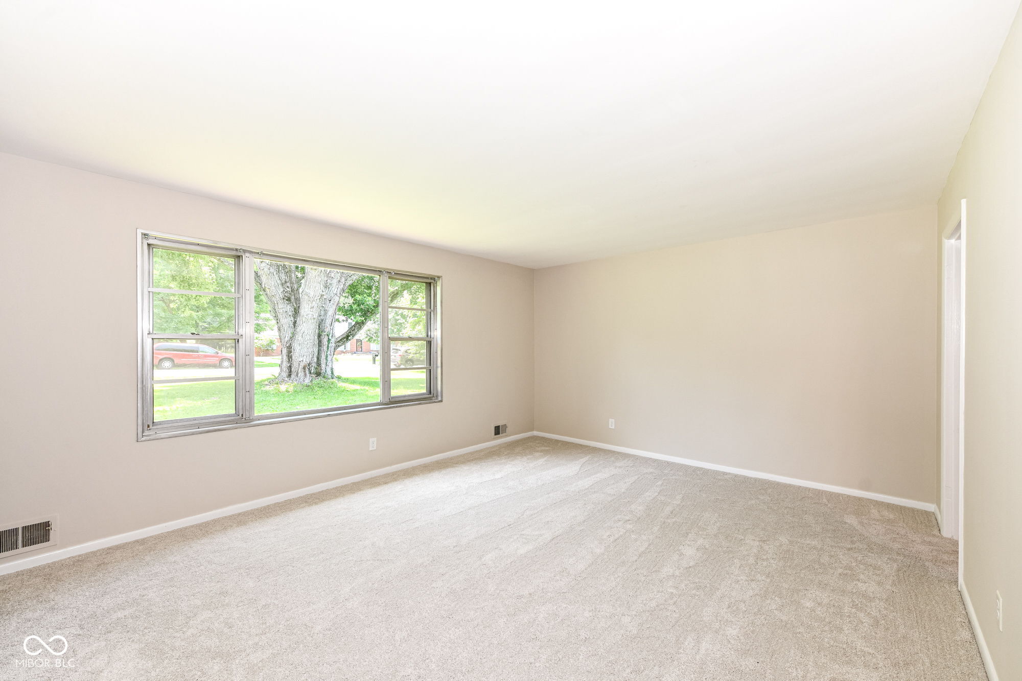 1526 Orchard Park Drive N