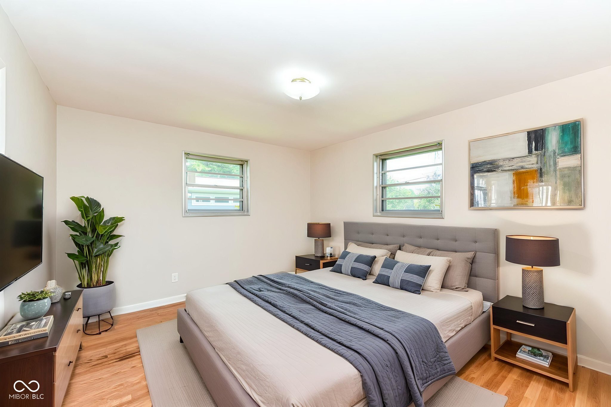 1526 Orchard Park Drive N