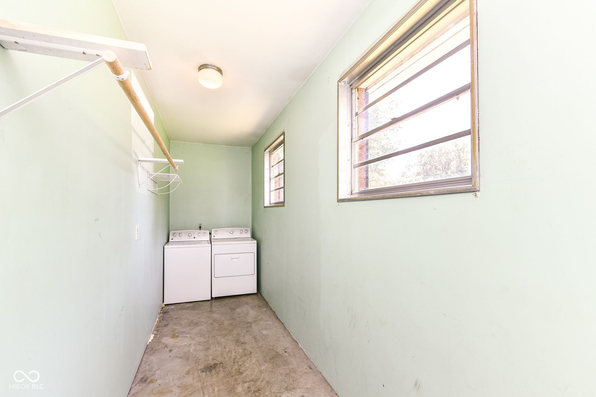 1526 Orchard Park Drive N