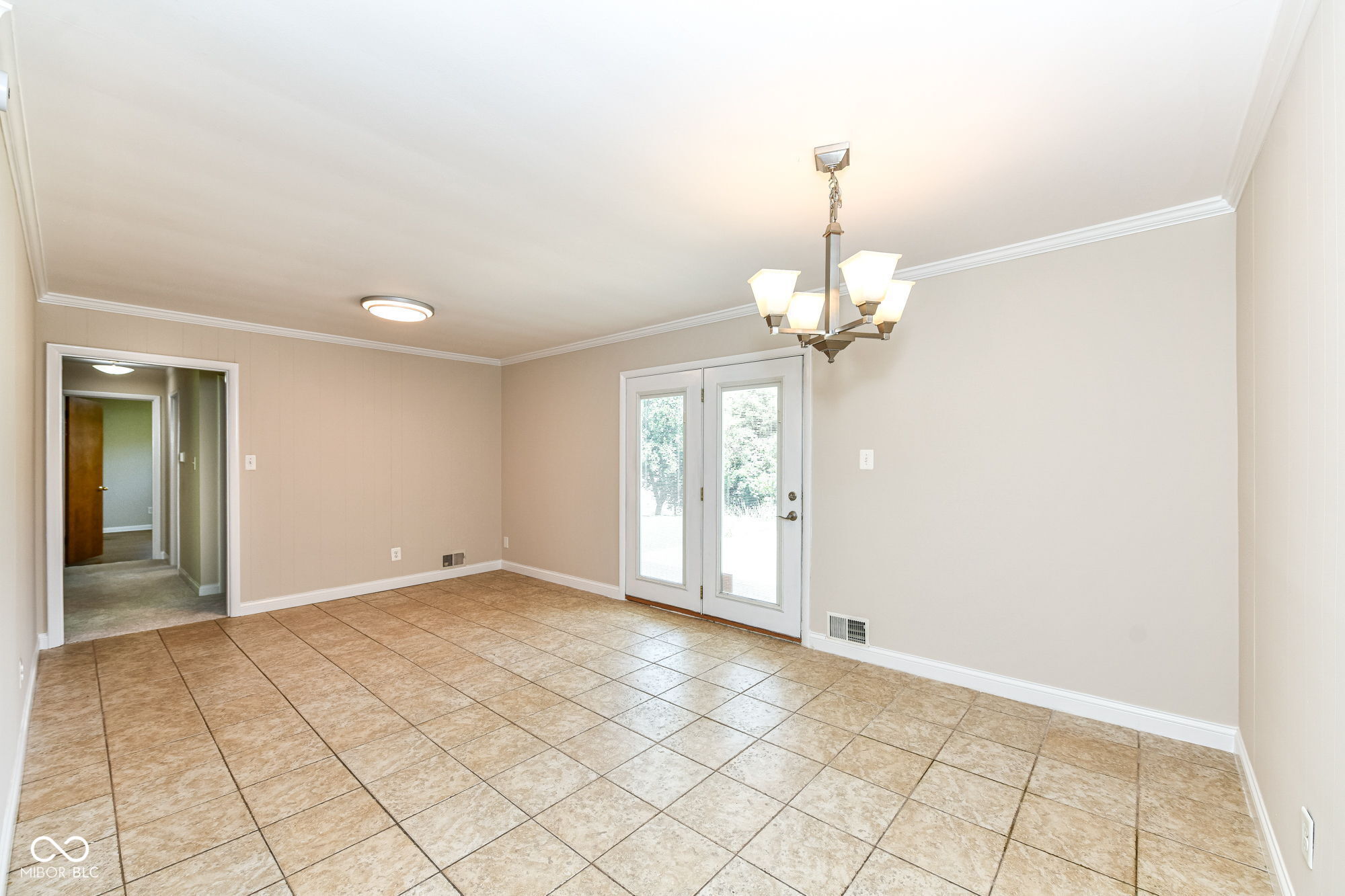 1526 Orchard Park Drive N