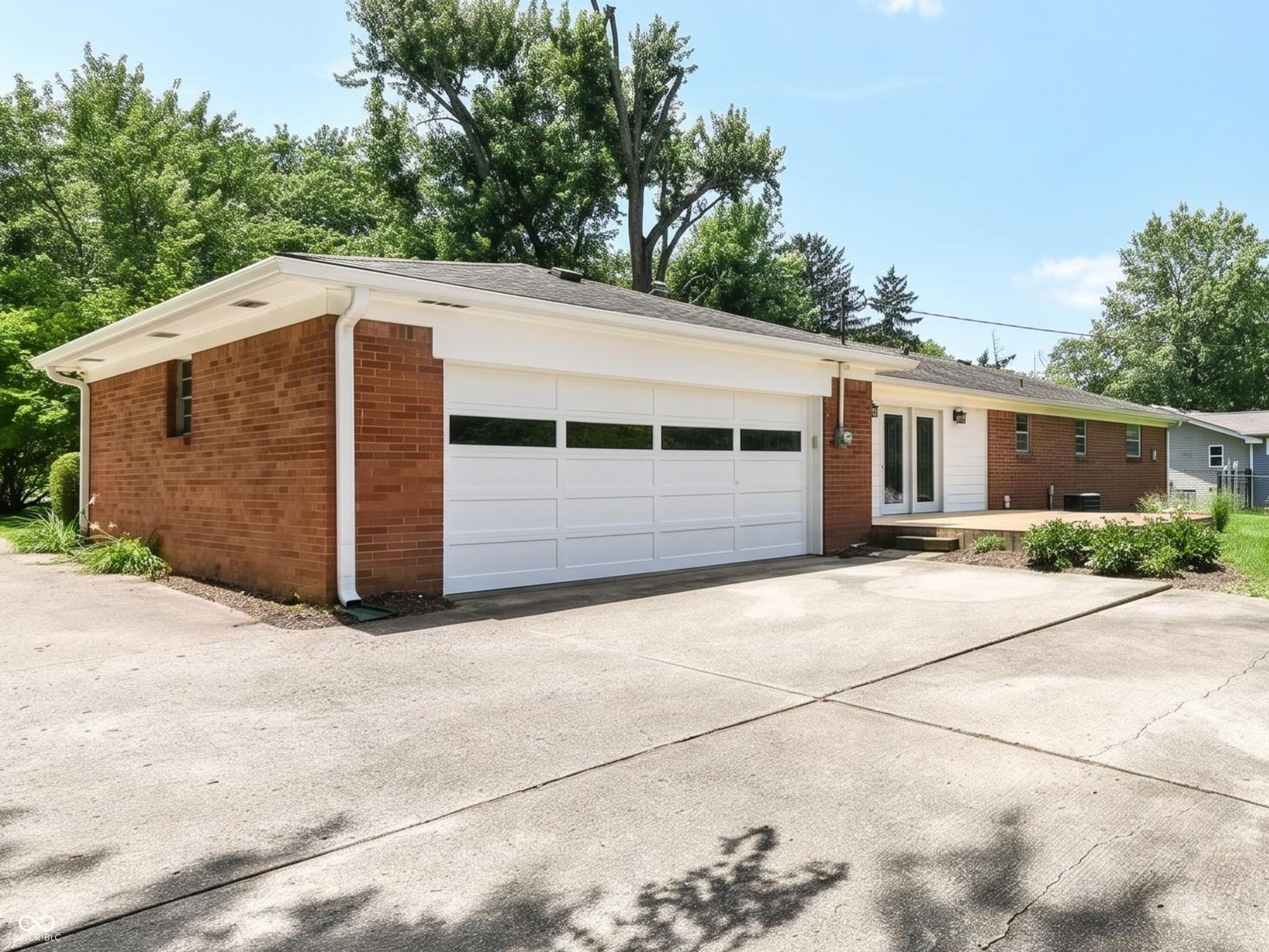 1526 Orchard Park Drive N