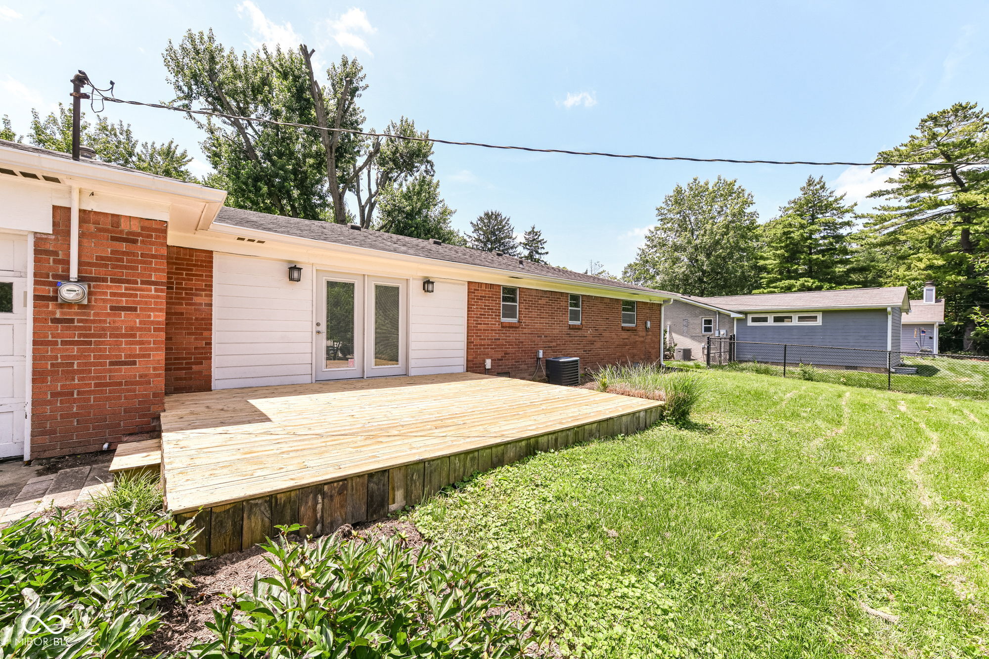 1526 Orchard Park Drive N