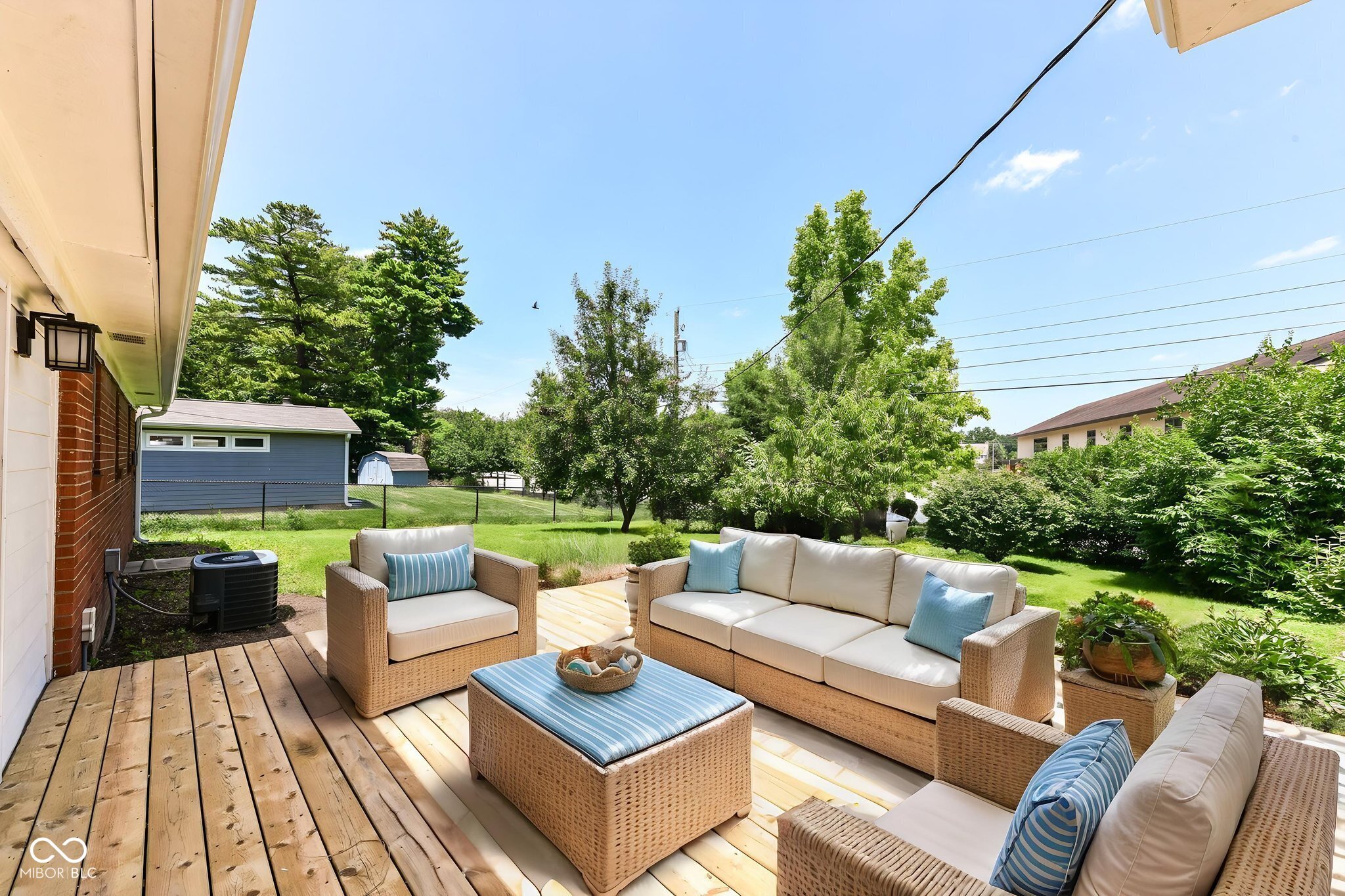 1526 Orchard Park Drive N