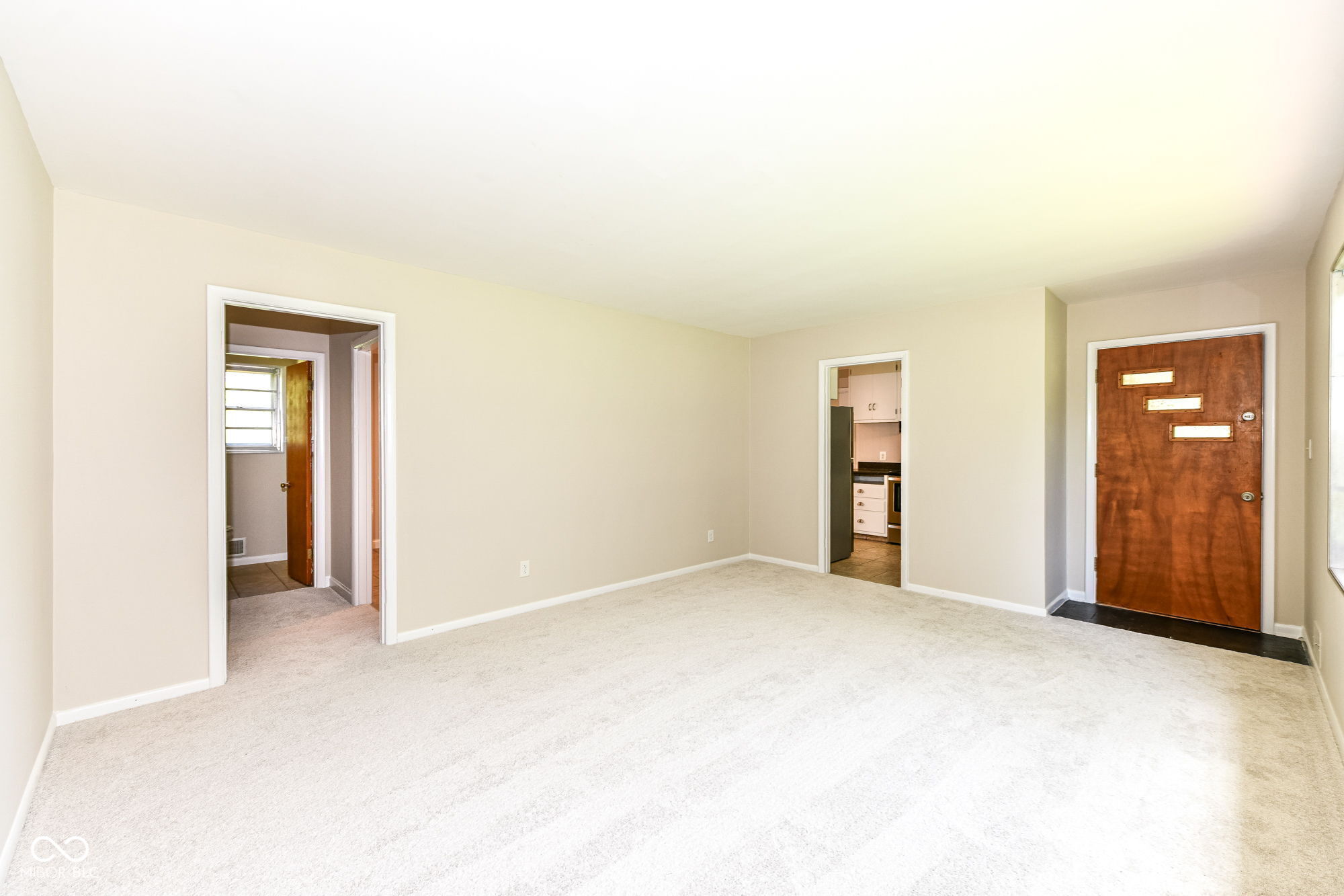 1526 Orchard Park Drive N