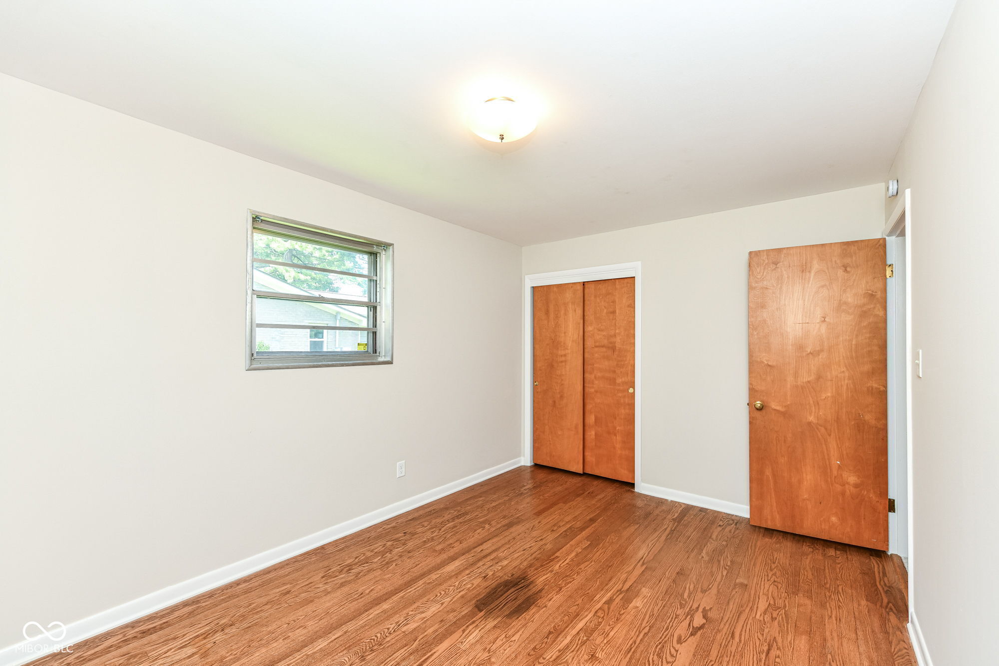 1526 Orchard Park Drive N