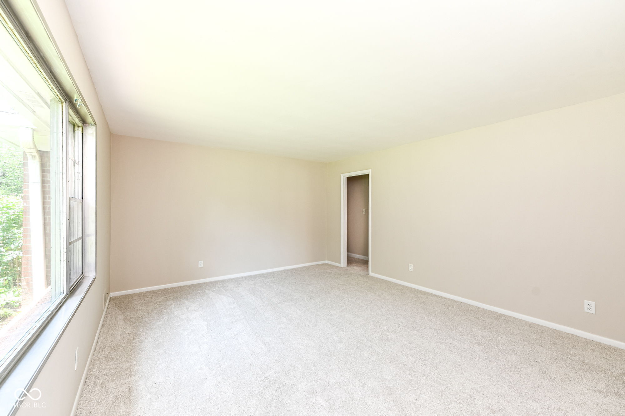 1526 Orchard Park Drive N