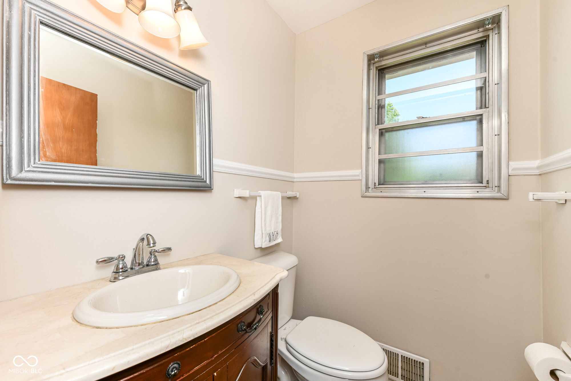 1526 Orchard Park Drive N