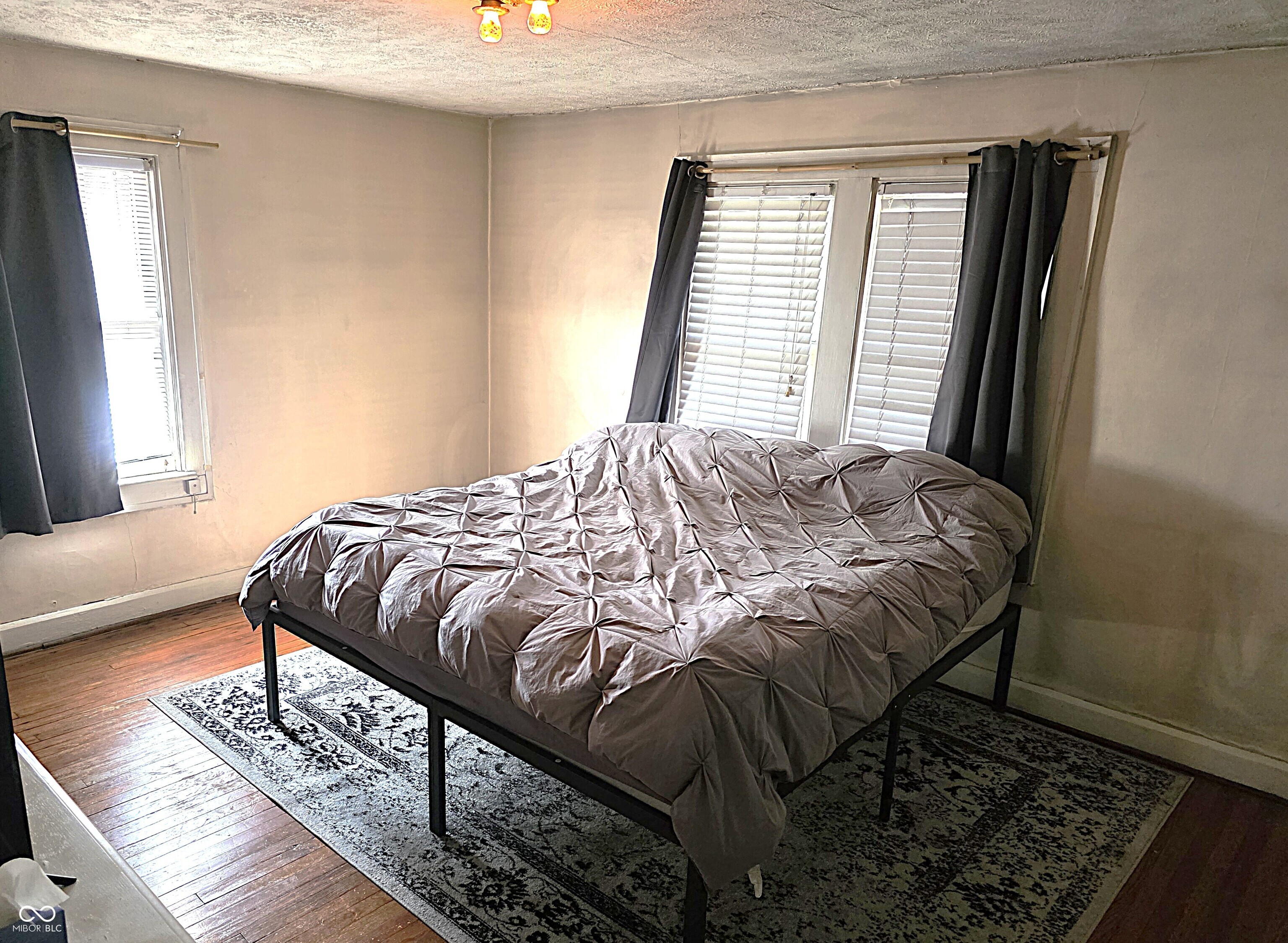 4231 Broadway Street