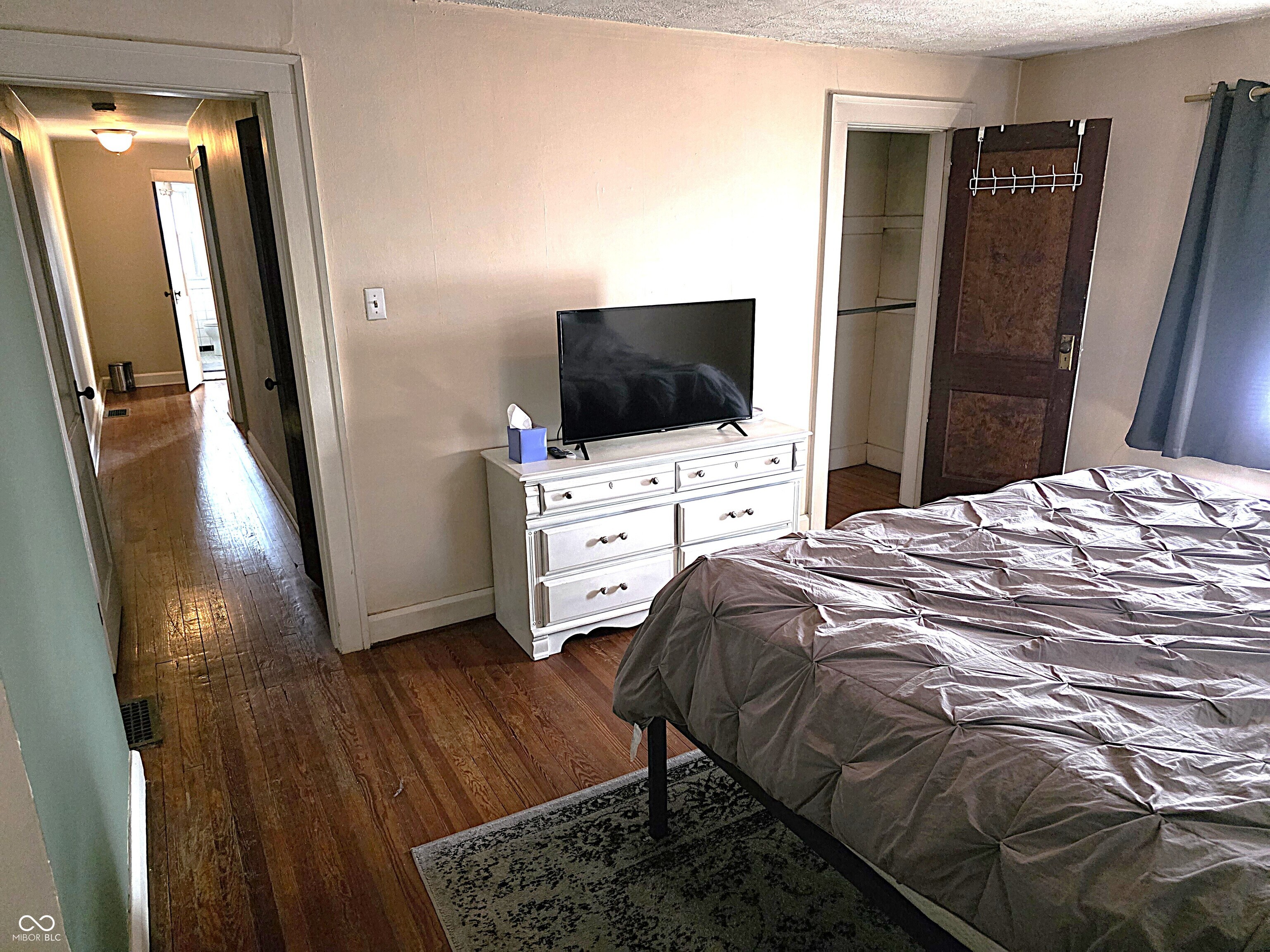 4231 Broadway Street