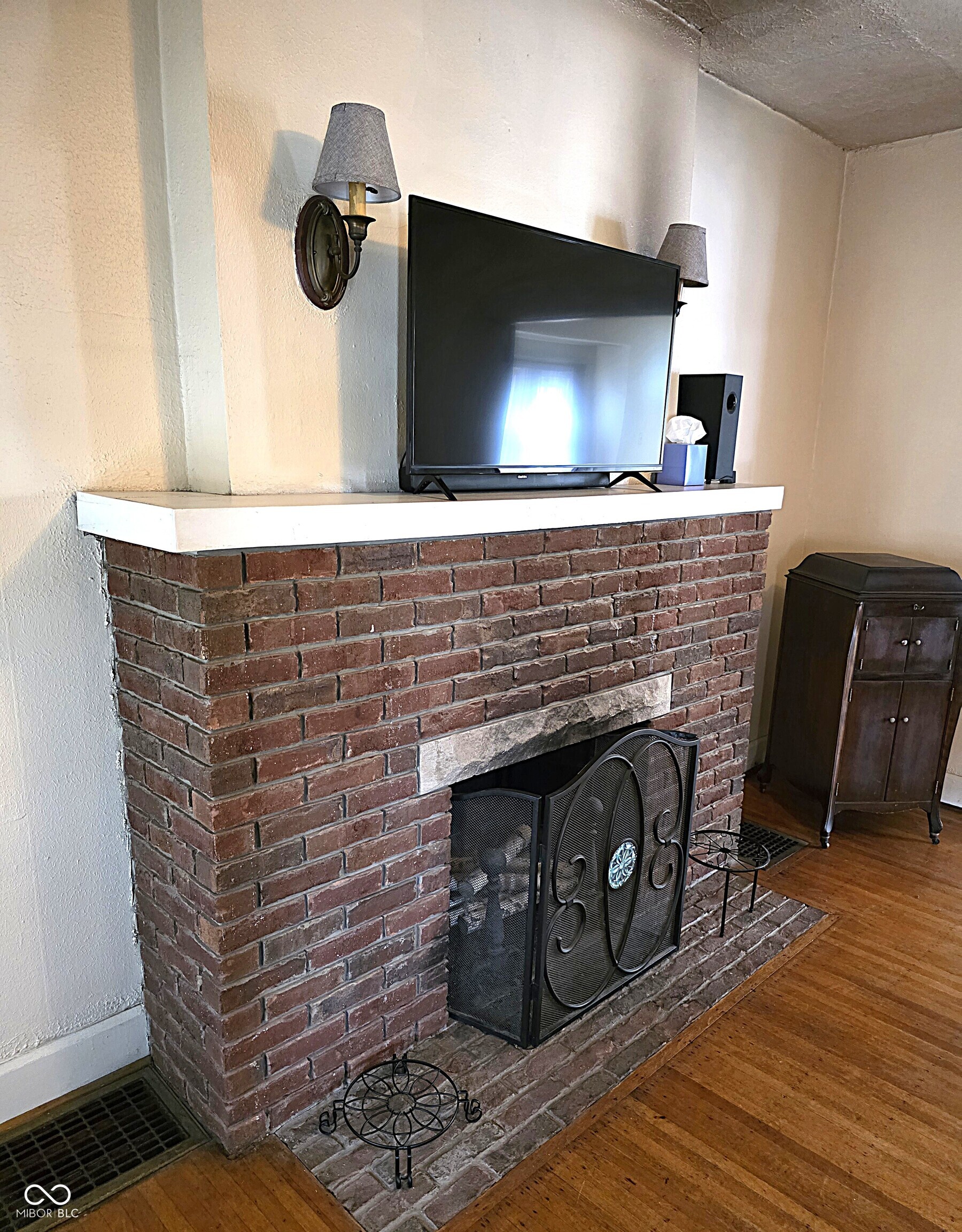 4231 Broadway Street