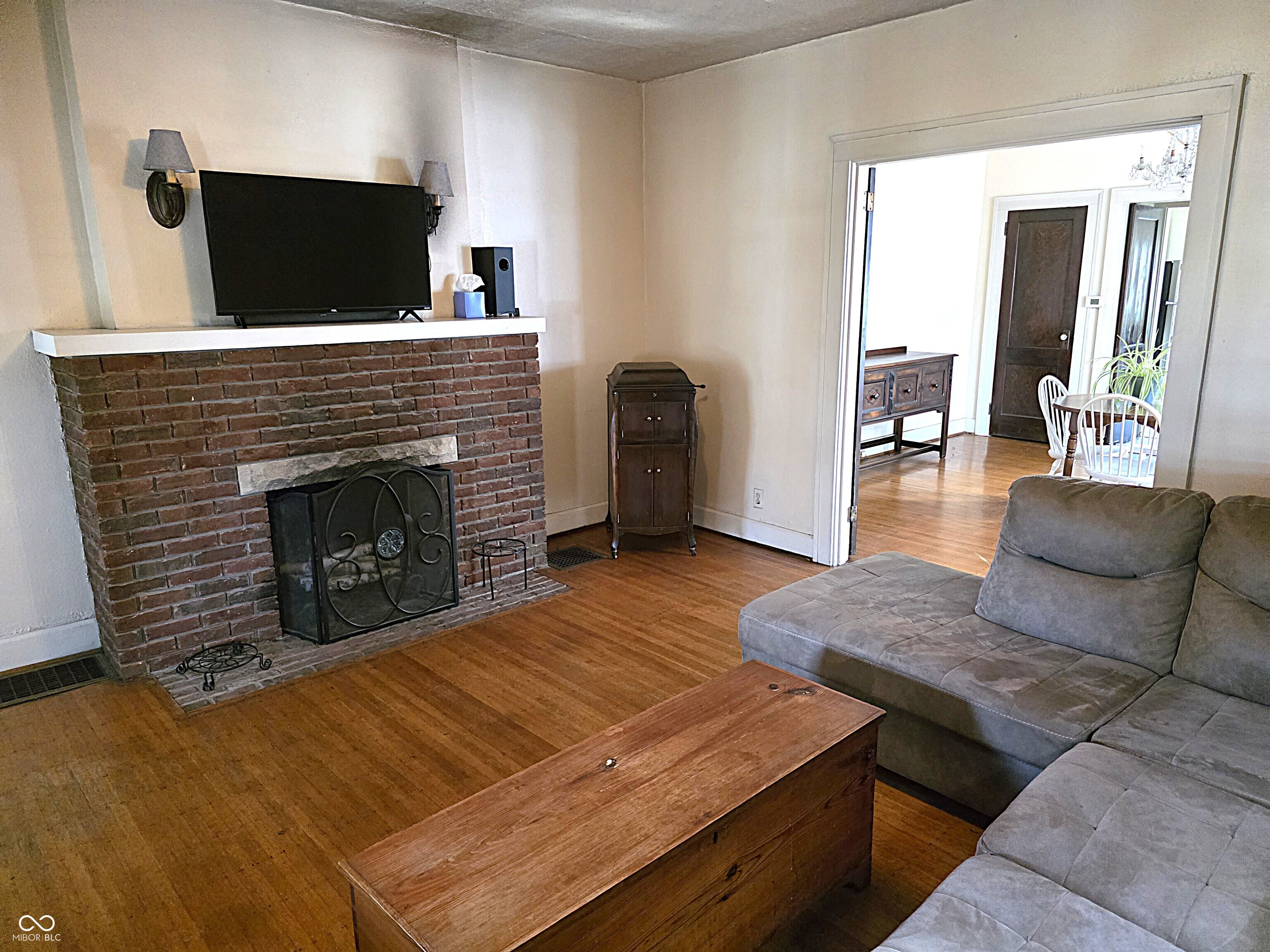 4231 Broadway Street