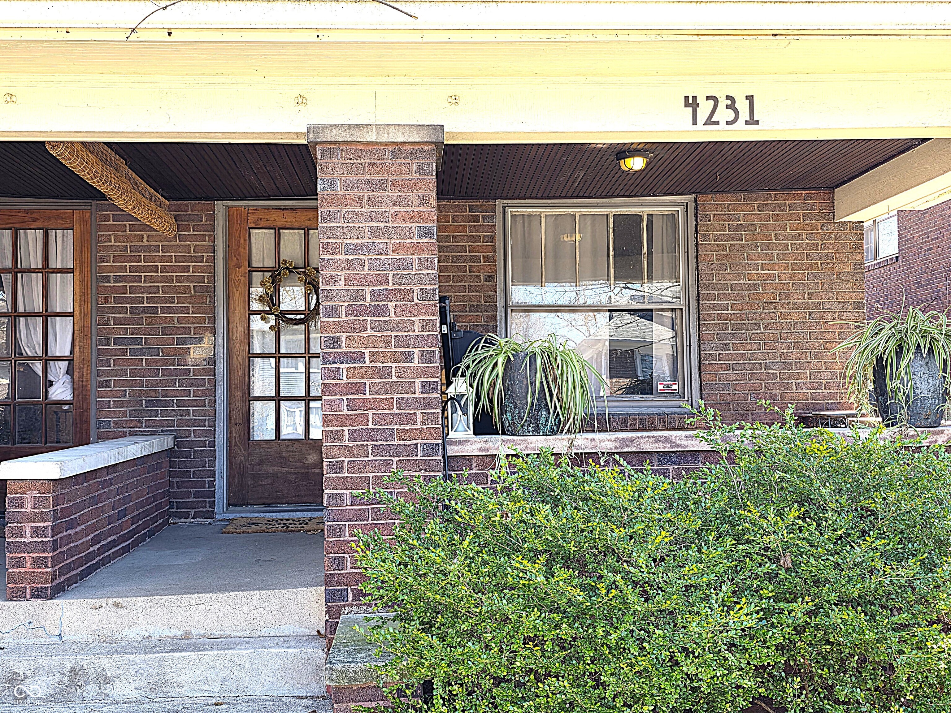 4231 Broadway Street