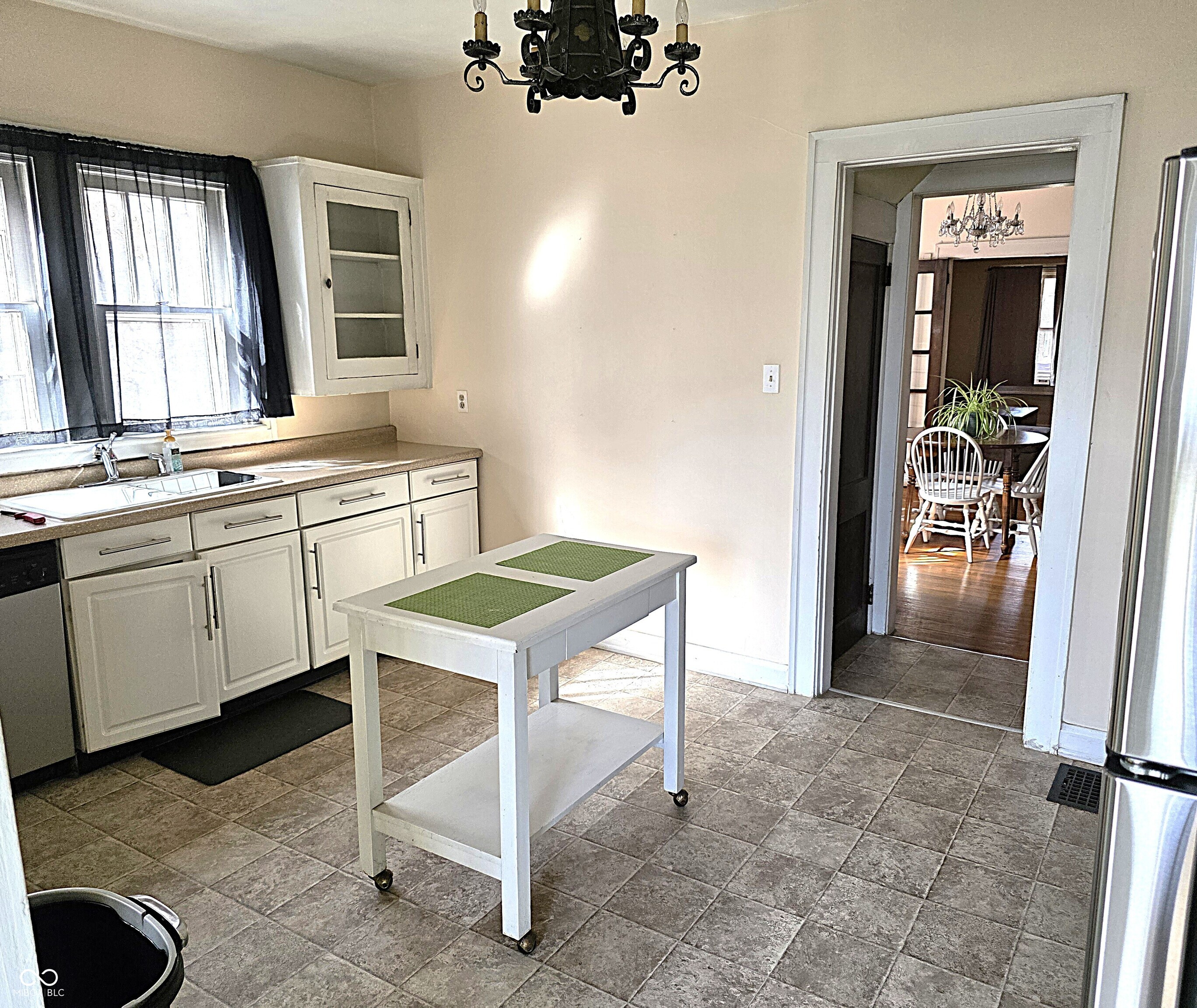 4231 Broadway Street