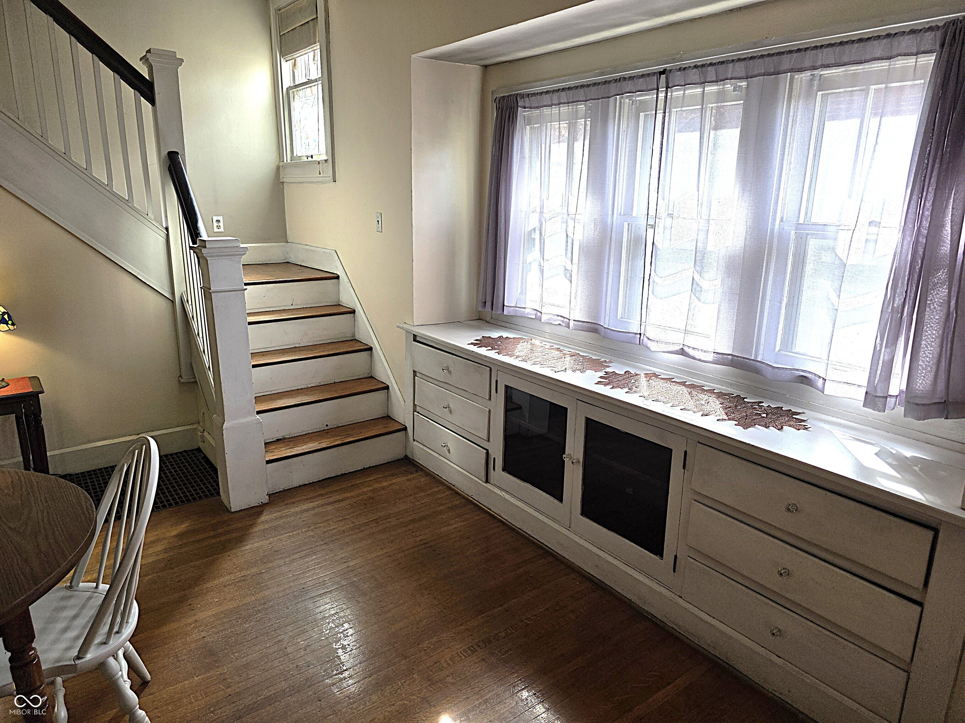 4231 Broadway Street