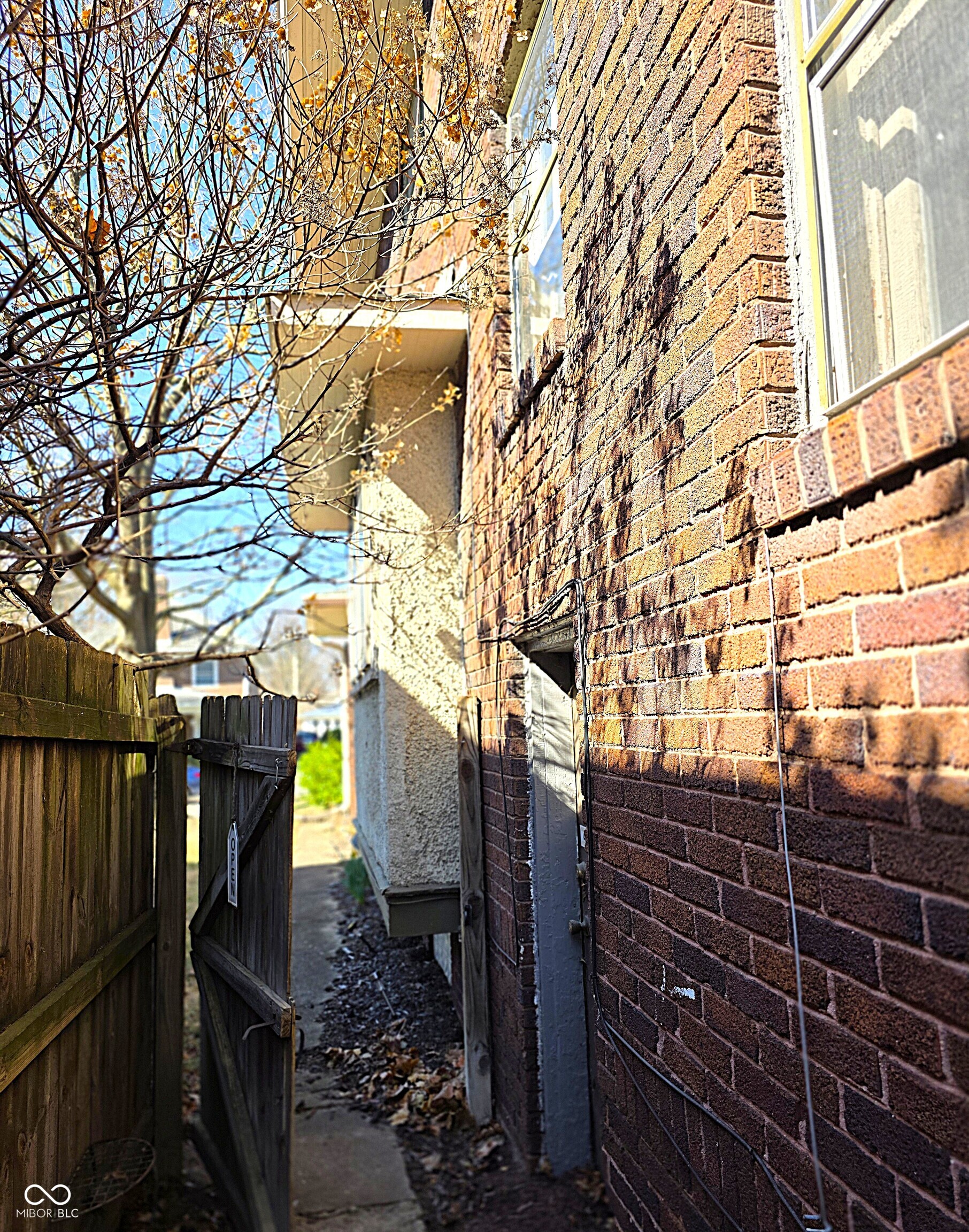 4231 Broadway Street