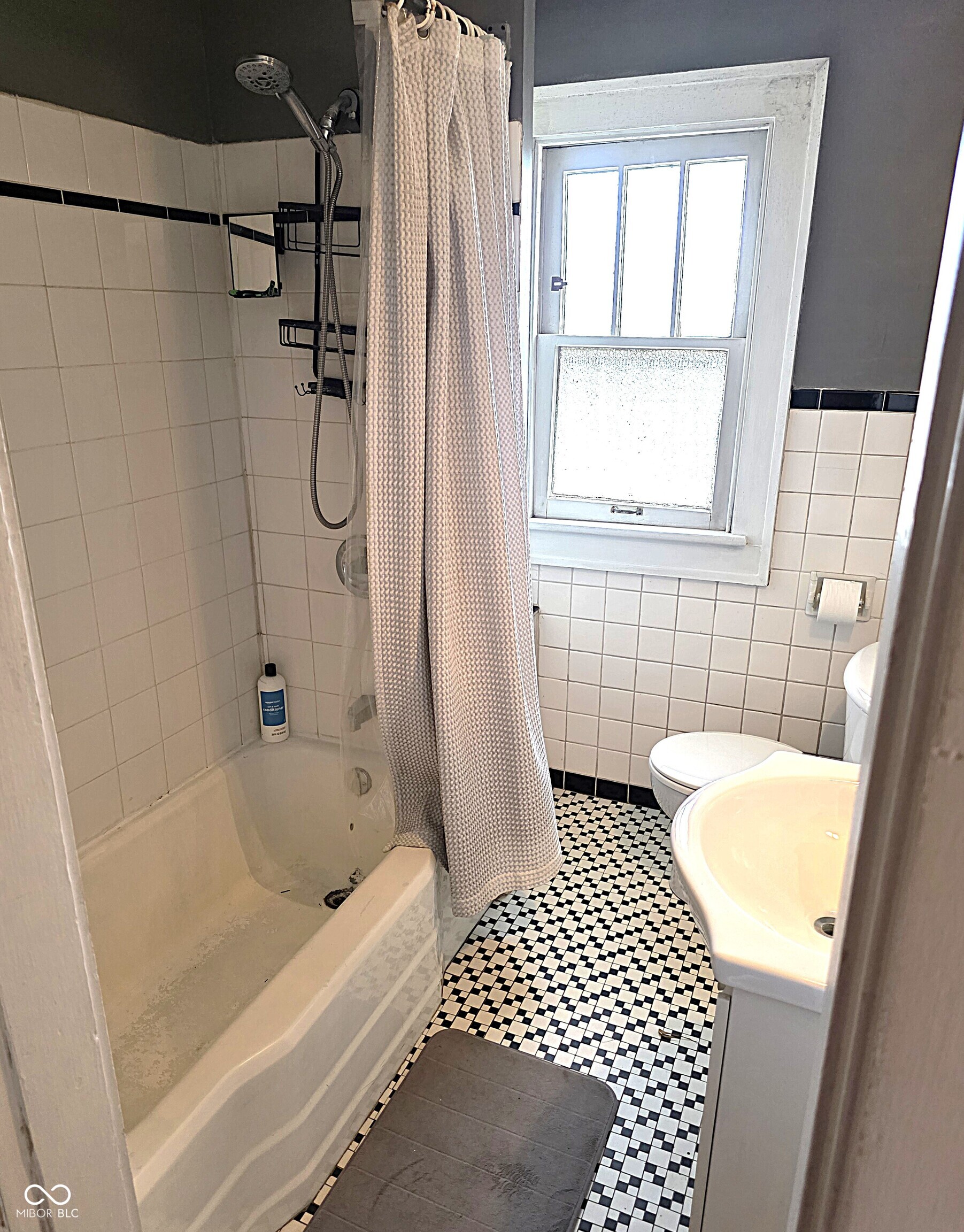 4231 Broadway Street