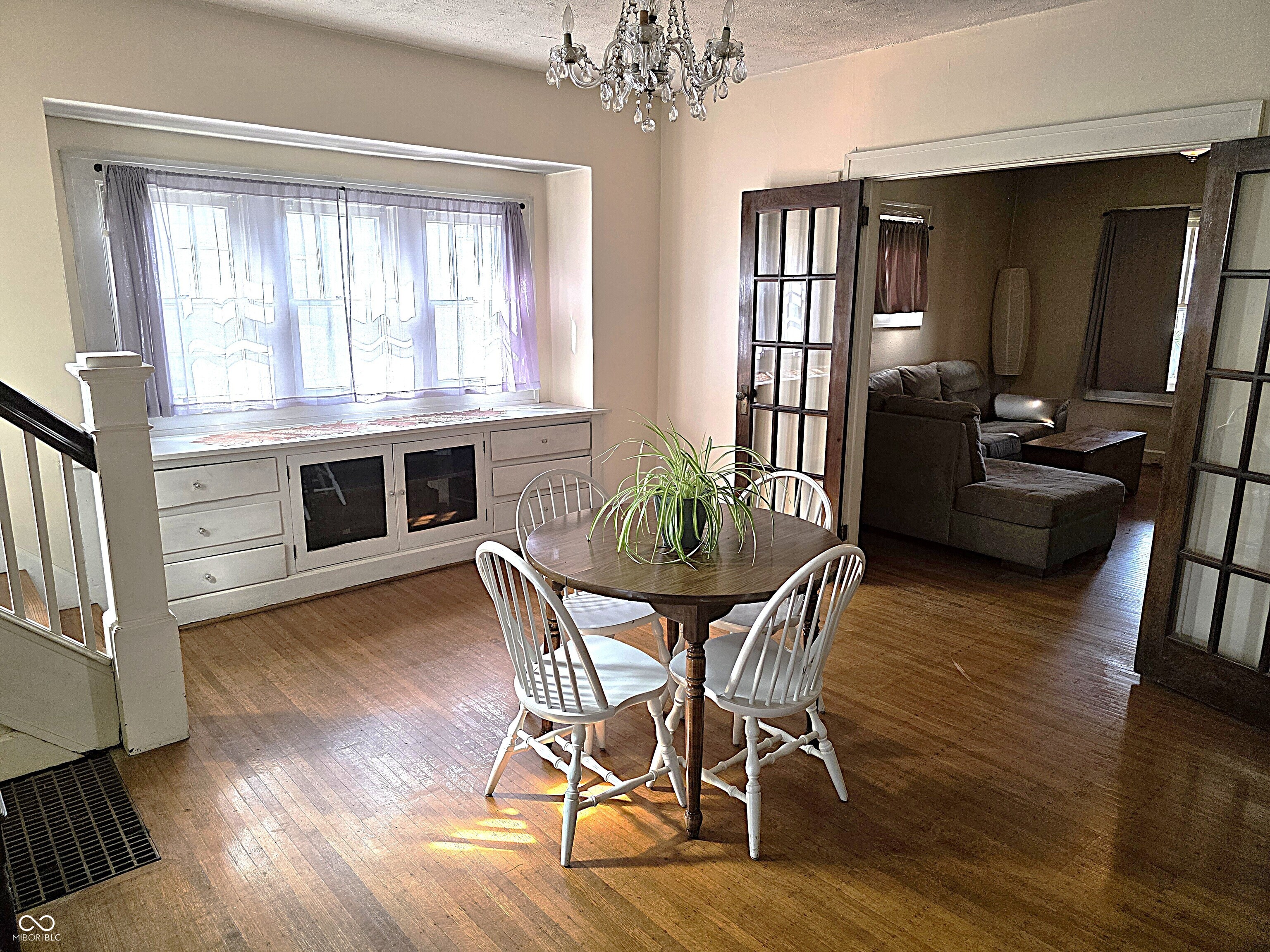 4231 Broadway Street