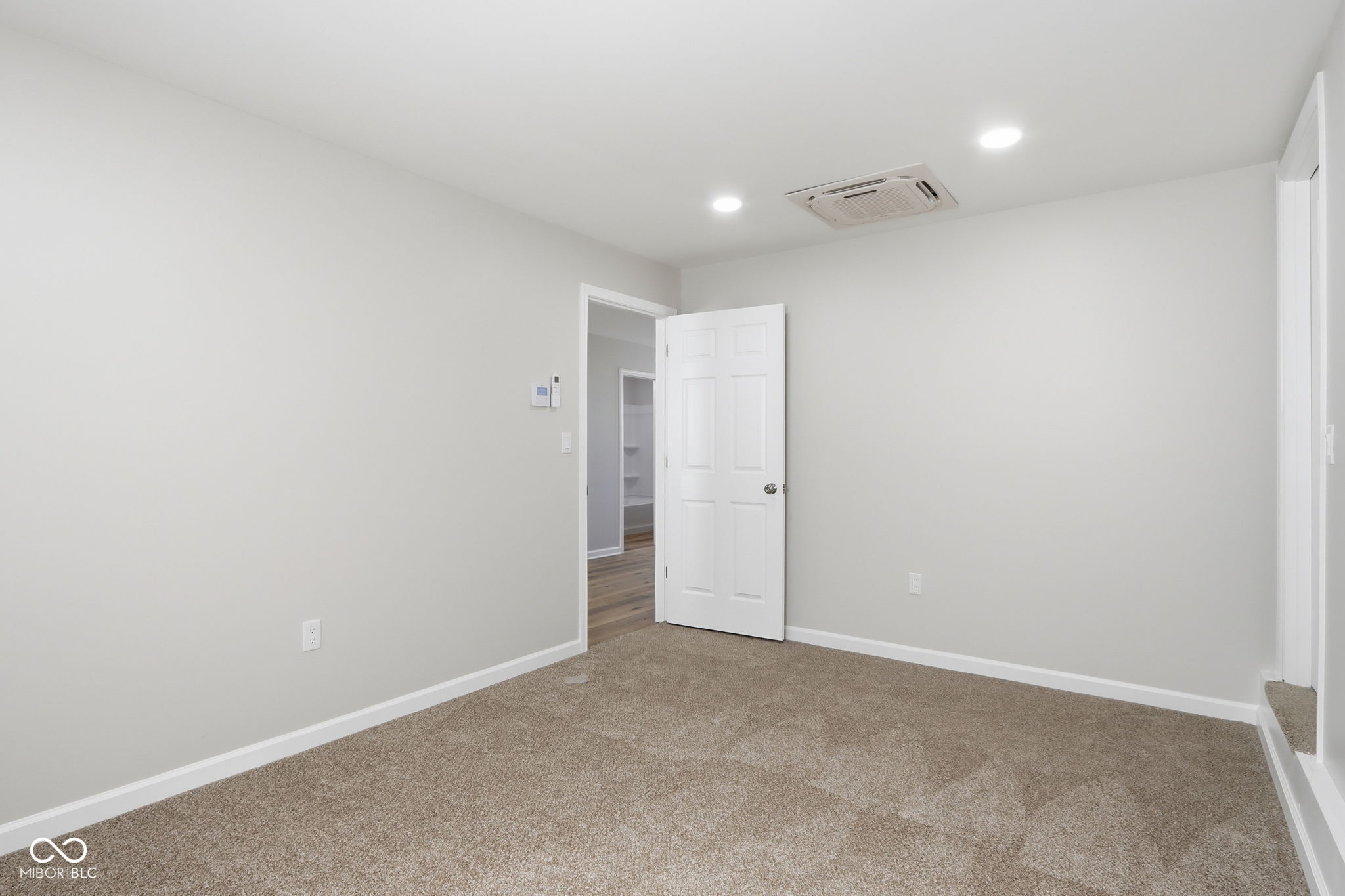 4315 E 42nd Street E