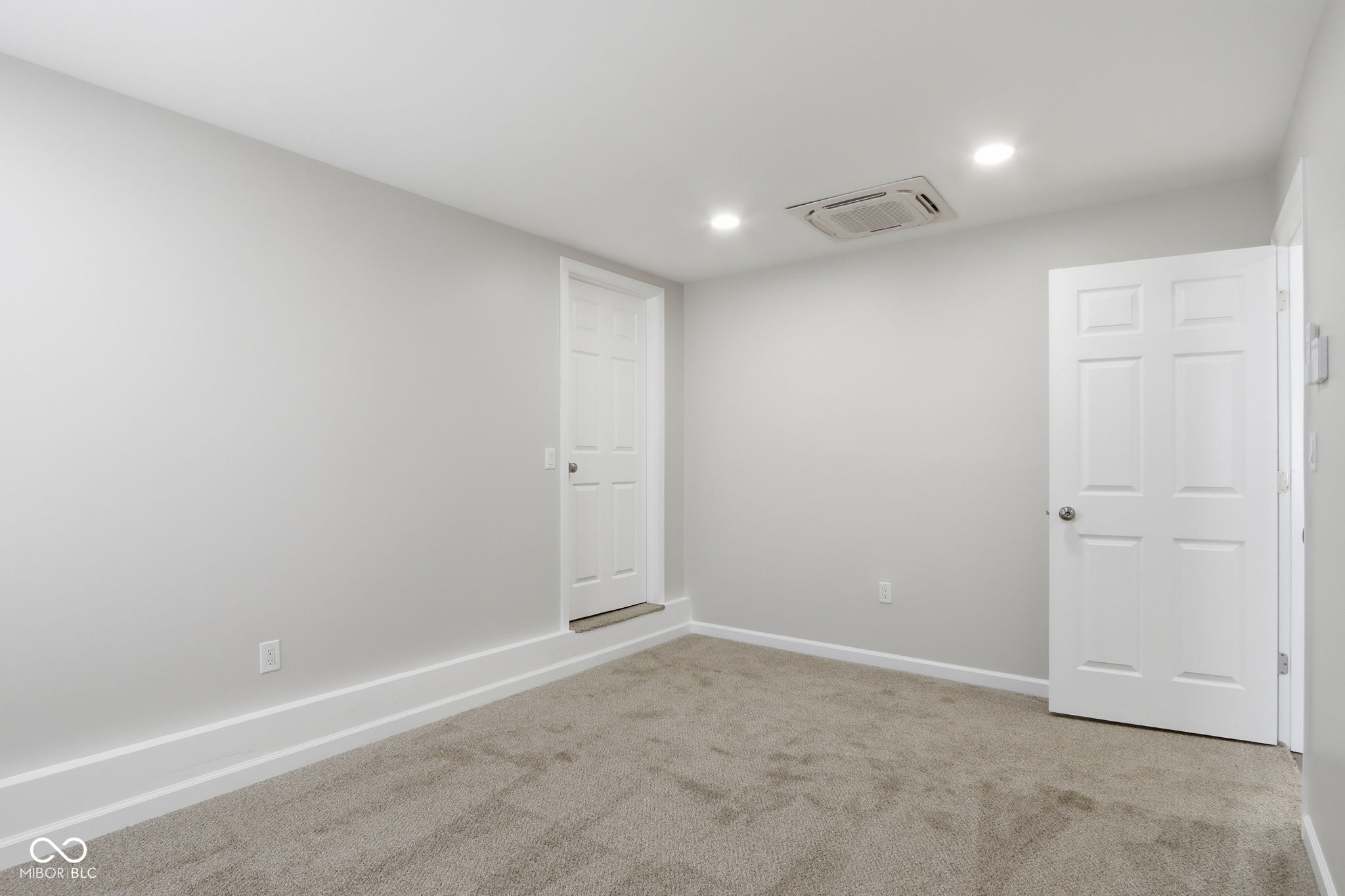 4315 E 42nd Street E