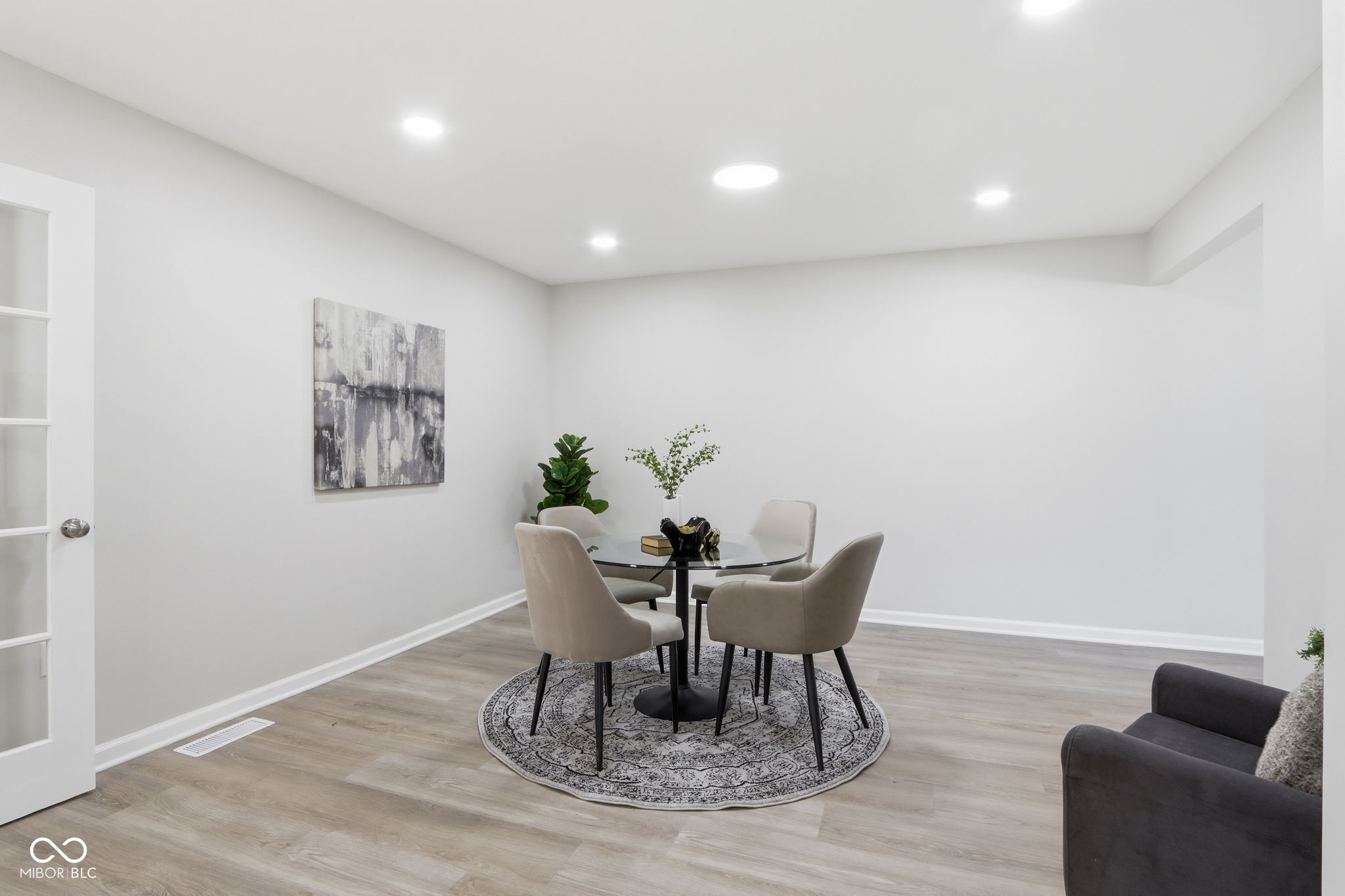 4315 E 42nd Street E