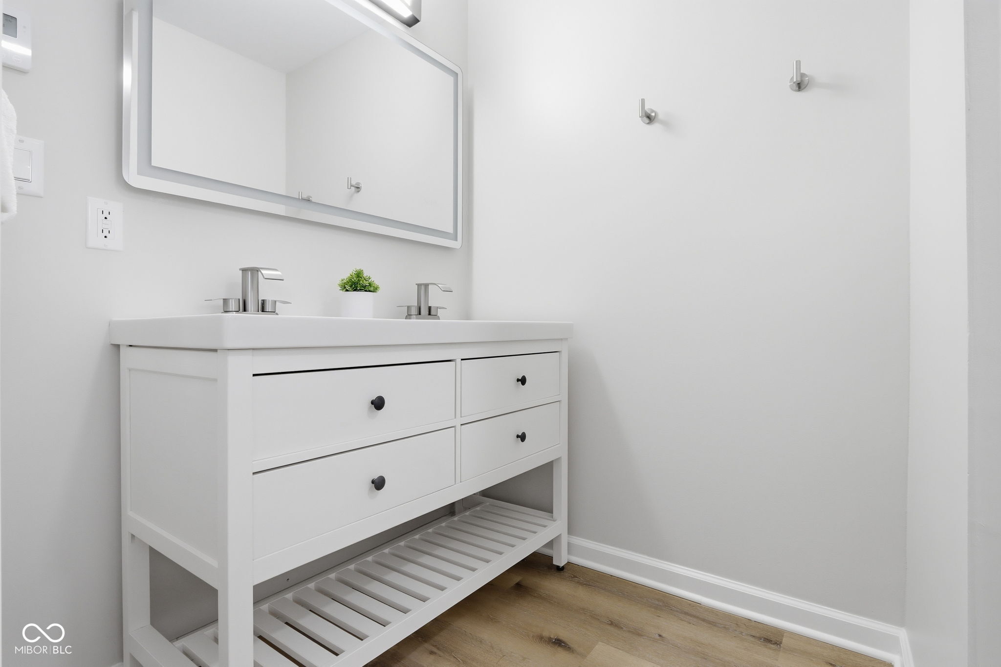 4315 E 42nd Street E