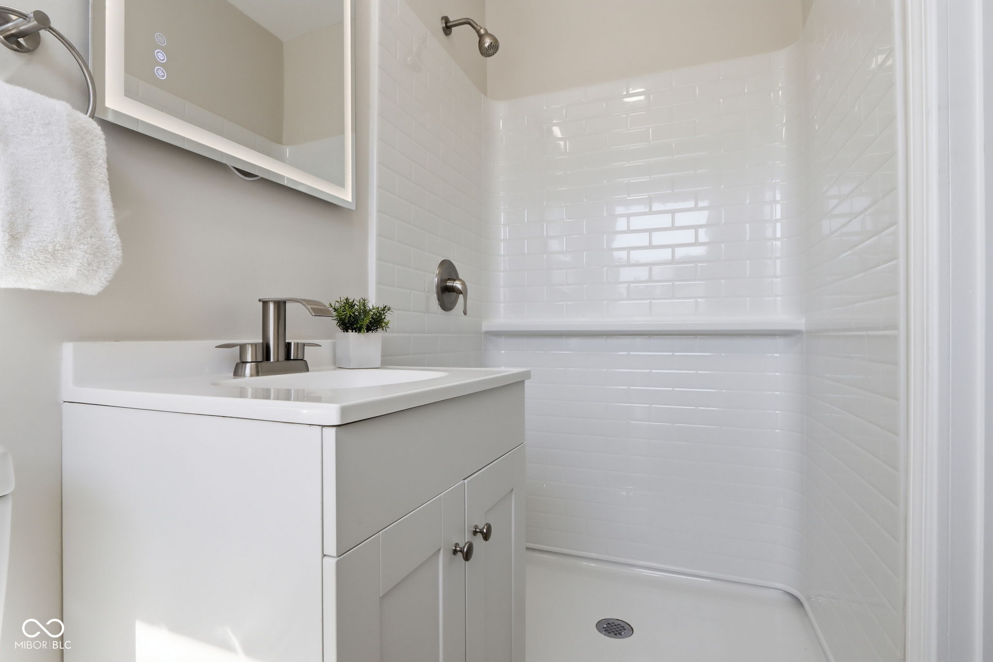 4315 E 42nd Street E