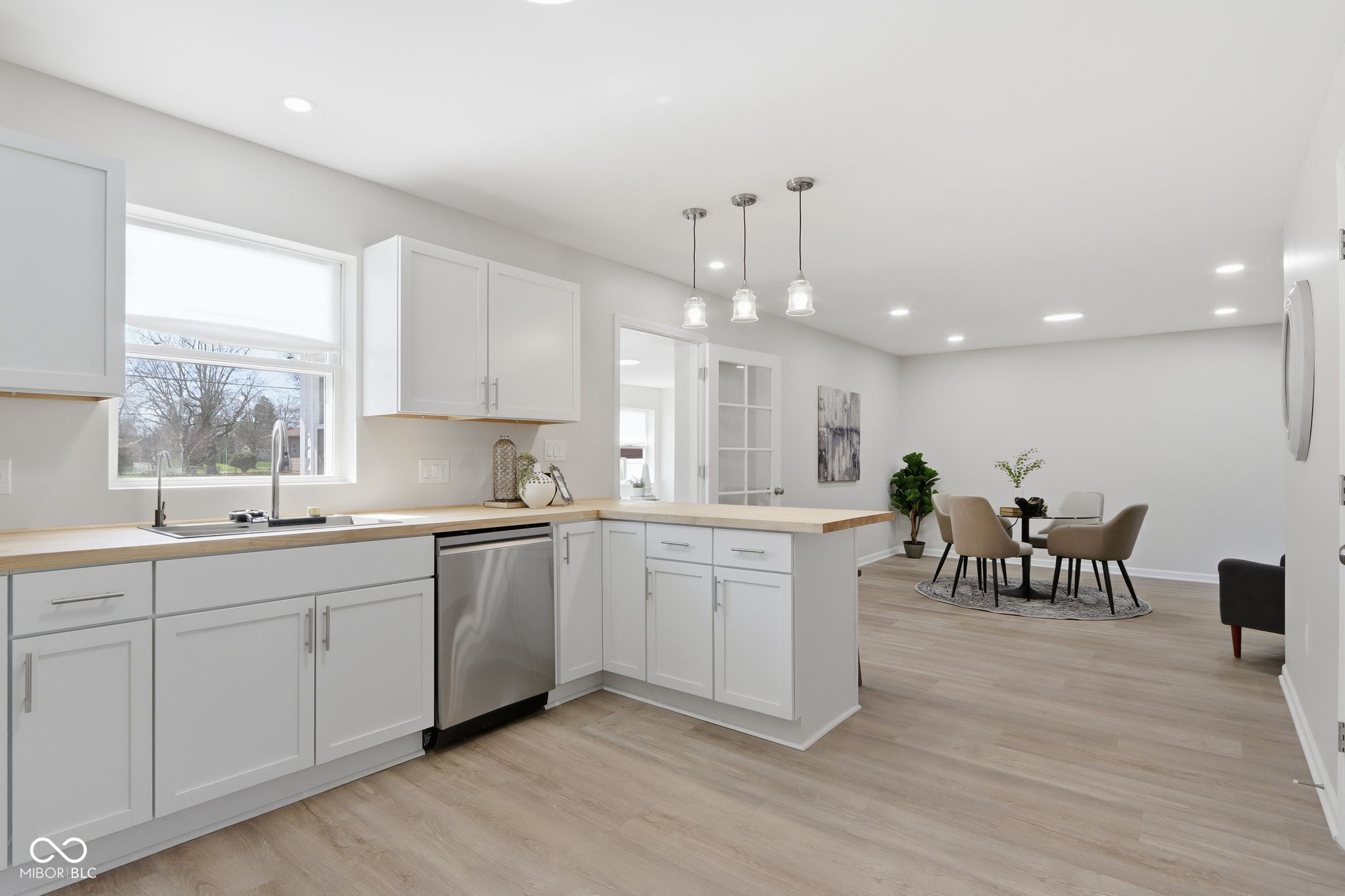 4315 E 42nd Street E